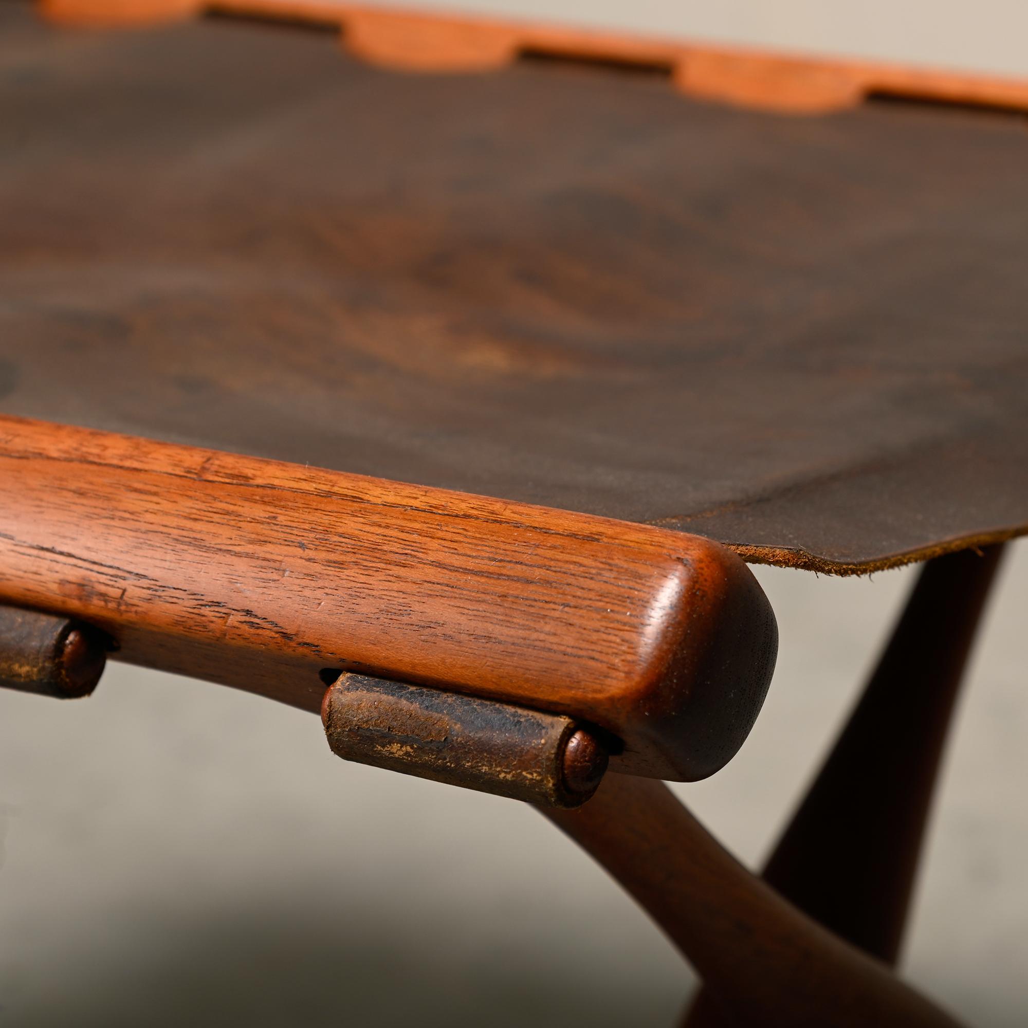 Poul Hundevad PH43 Guldhøj Stool in Teak and Brown Leather, Denmark, 1960s For Sale 5