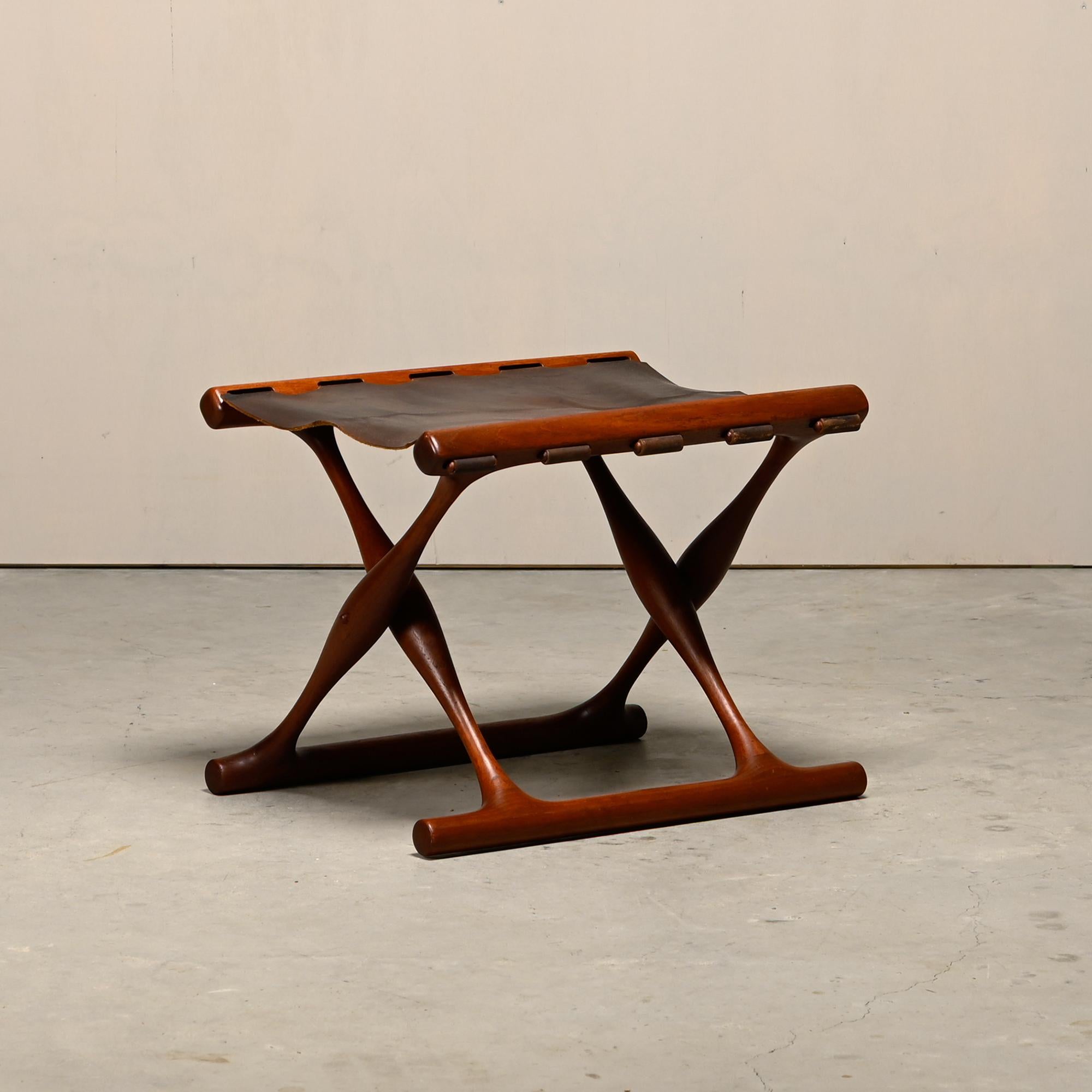 Poul Hundevad PH43 Guldhøj Stool in Teak and Brown Leather, Denmark, 1960s For Sale 1