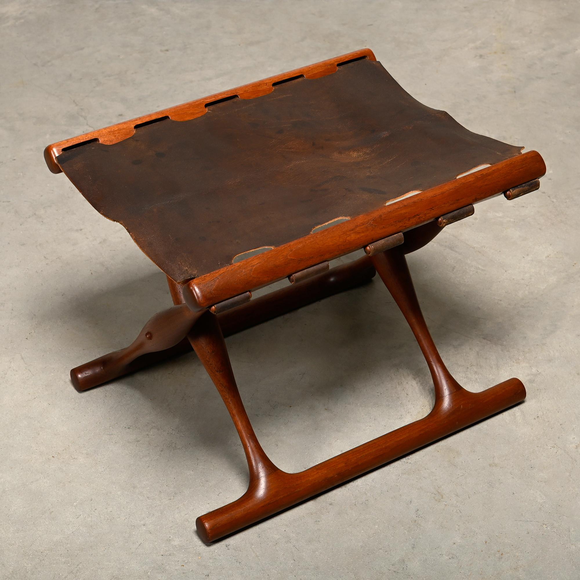 Poul Hundevad PH43 Guldhøj Stool in Teak and Brown Leather, Denmark, 1960s For Sale 3