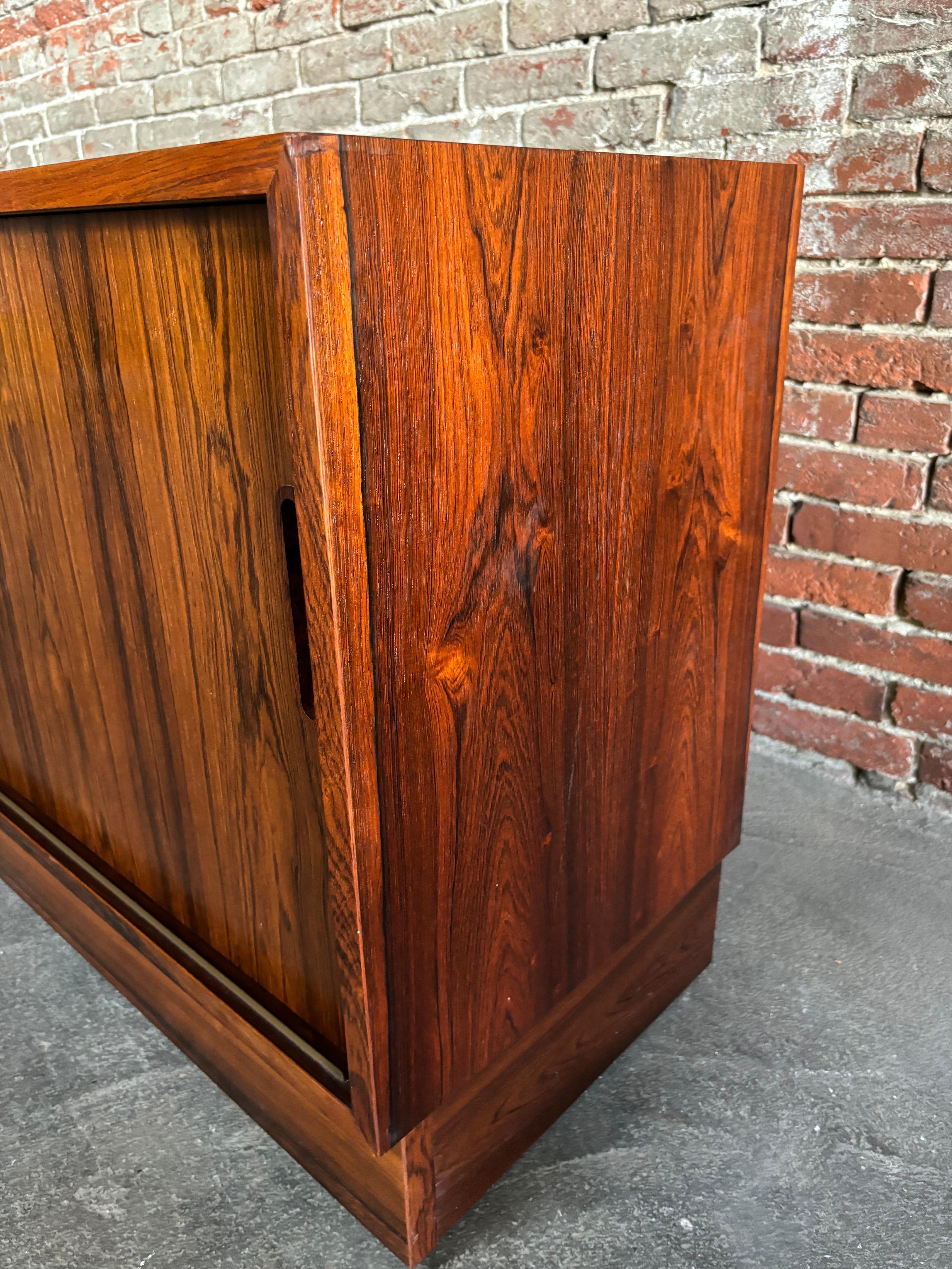 Credenza de palisandro Poul Hundevad en Bueno estado para la venta en Philadelphia, PA