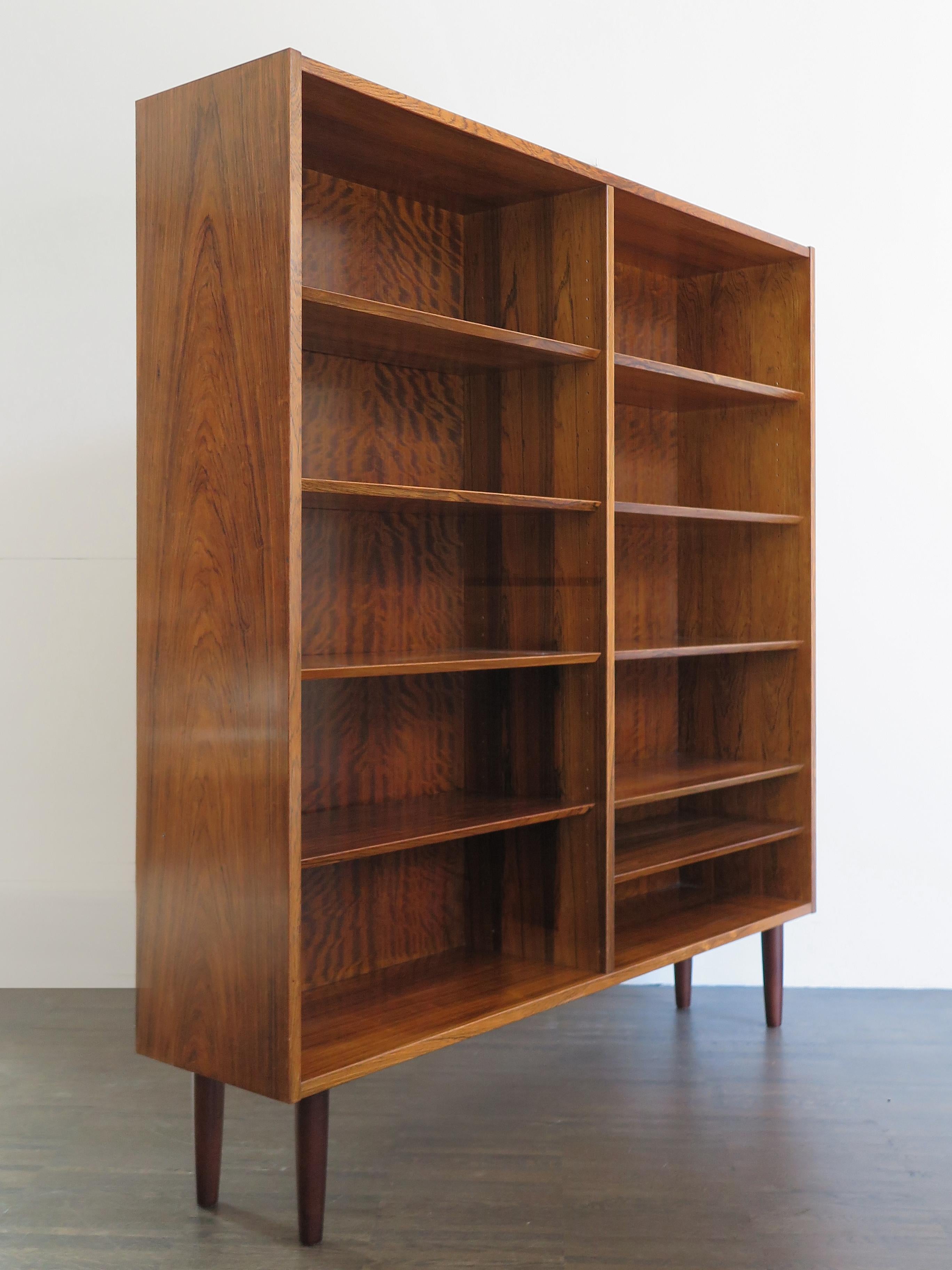 Scandinave moderne Bibliothèque scandinave en bois foncé Poul Hundevad pour Hundevad Mbelfabrik, années 1960 en vente