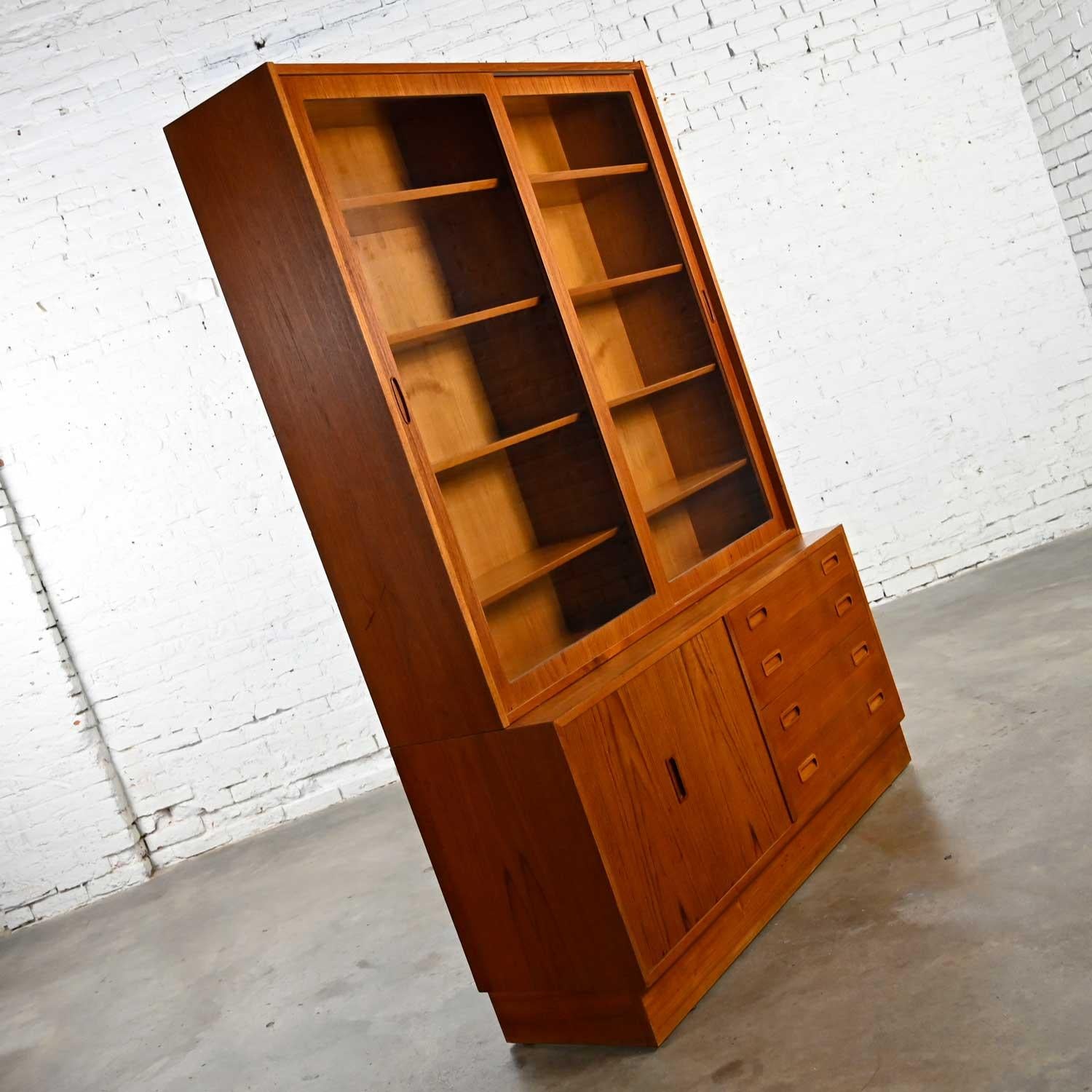Poul Hundevad Scandinavian Modern Teak 2 Piece China Hutch Cabinet Bookcase 2