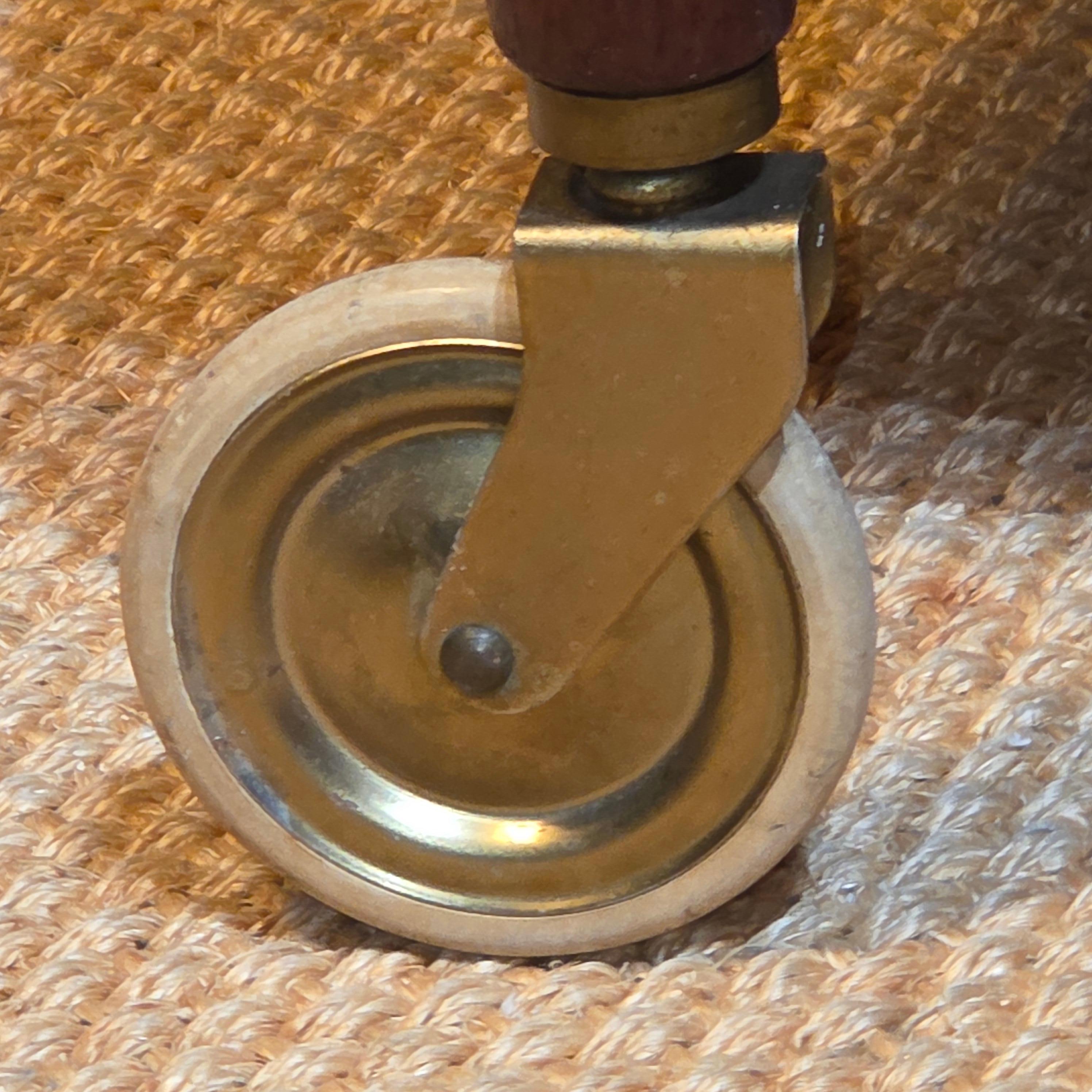 Poul Hundevad Chariot à roulettes réglable en teck à 3 étagères Danemark années 1960 en vente 5