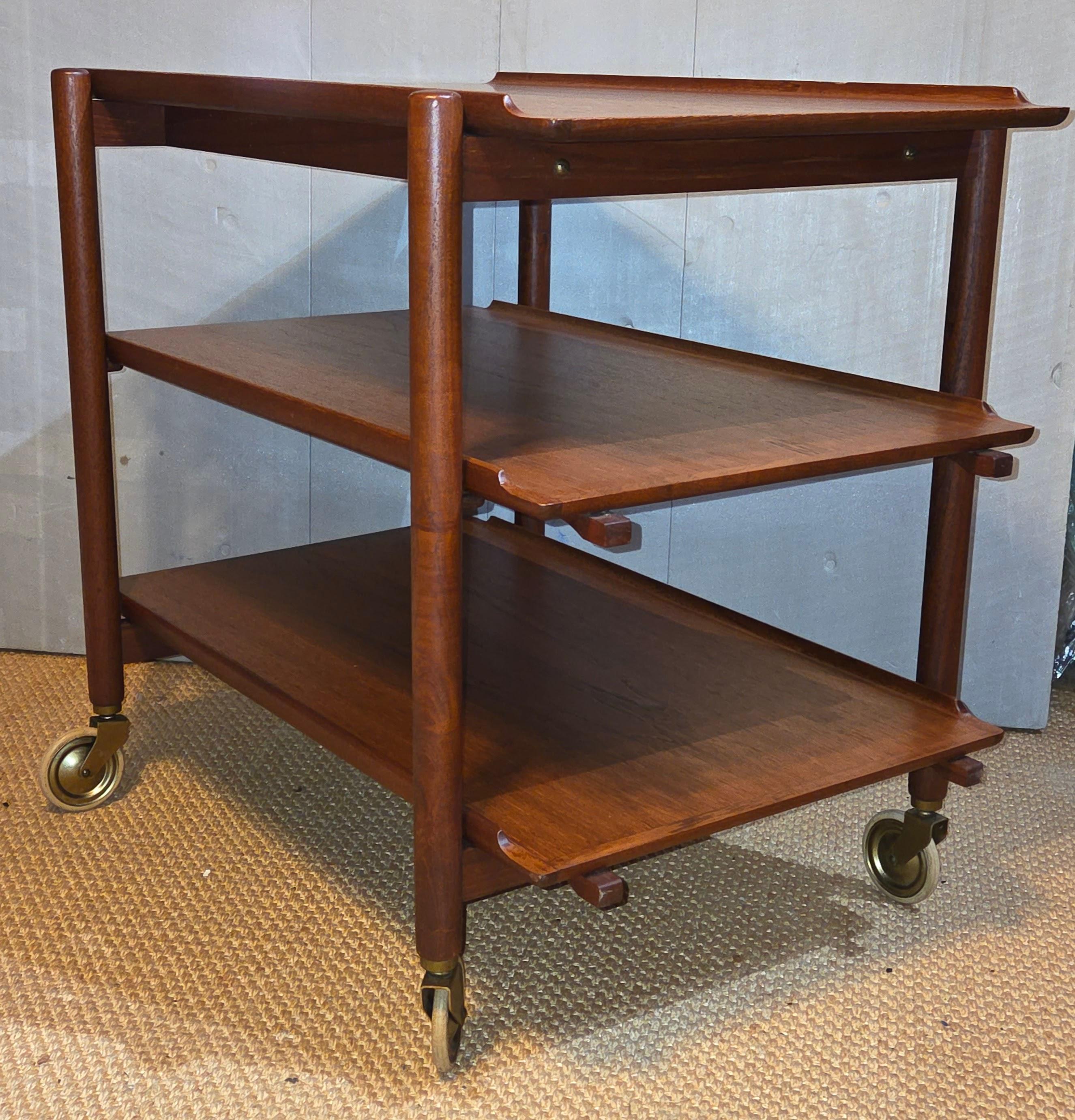 Poul Hundevad Chariot à roulettes réglable en teck �à 3 étagères Danemark années 1960 en vente 6
