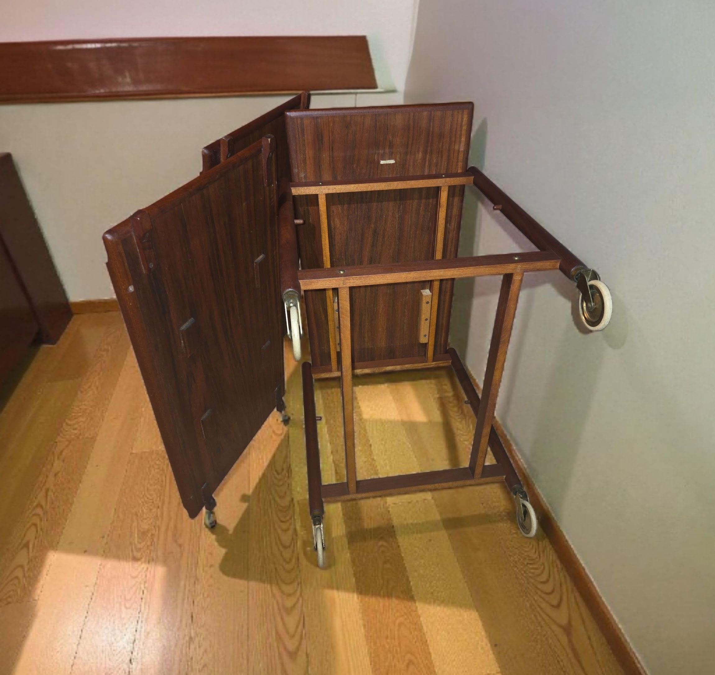 Poul Hundevad Chariot à roulettes réglable en teck à 3 étagères Danemark années 1960 en vente 11