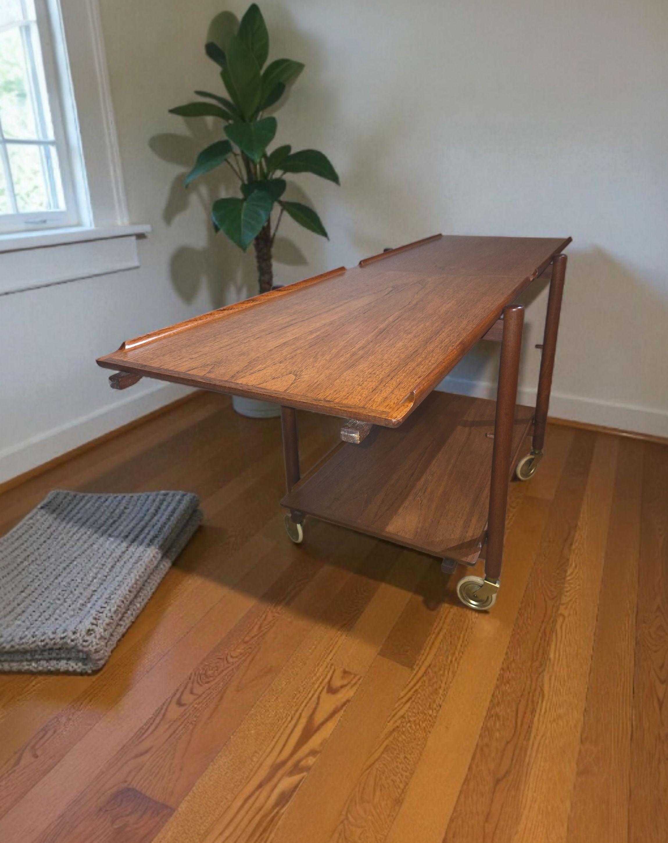 Laiton Poul Hundevad Chariot à roulettes réglable en teck à 3 étagères Danemark années 1960 en vente