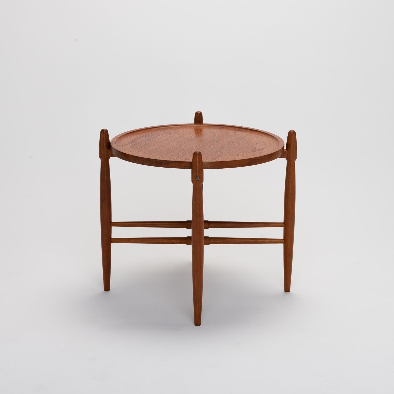 Circular teak tray table designed by Poul Hundevad for Vamdrup, Denmark, 1960s.

  