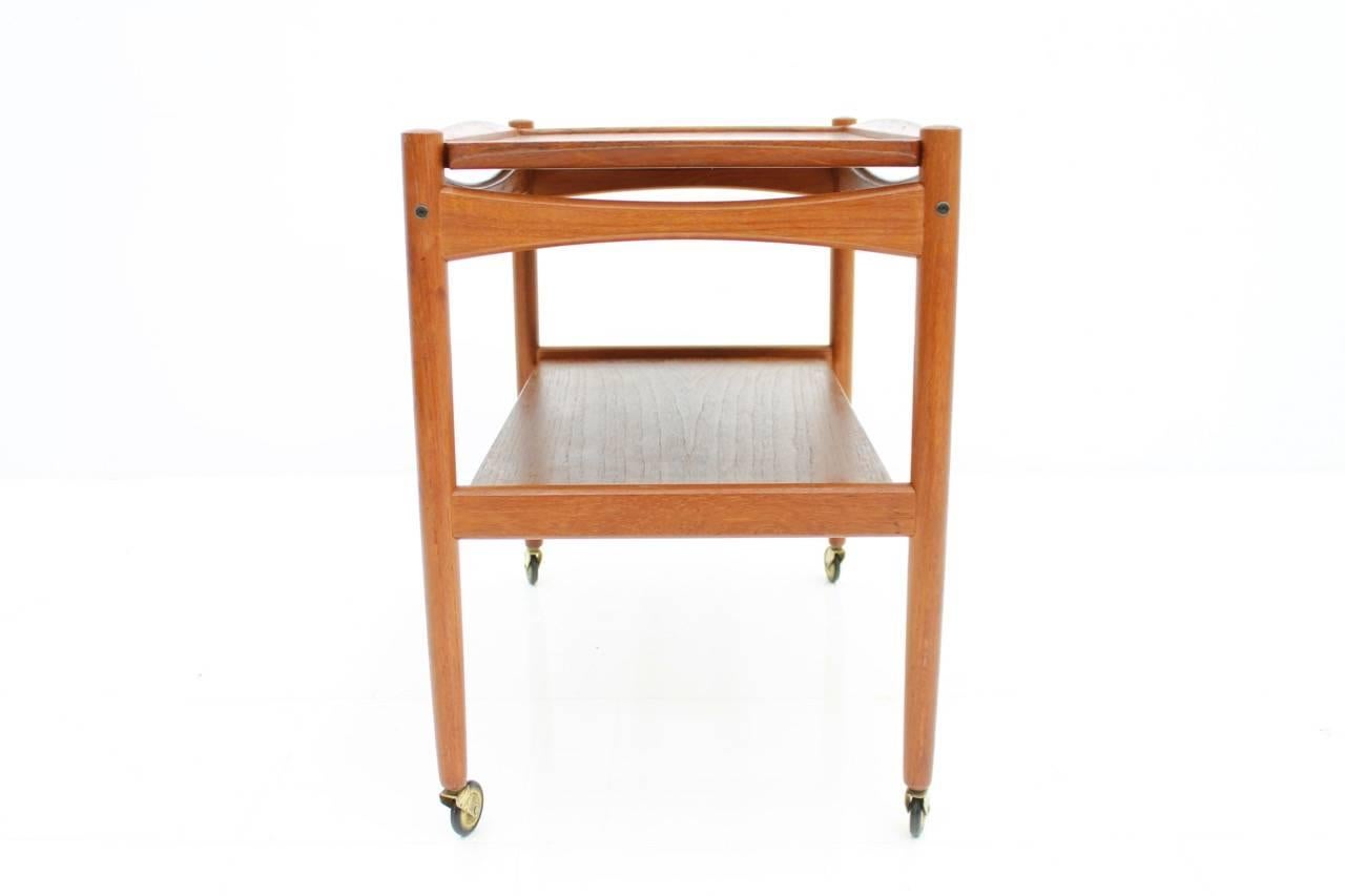 Nice teak trolley by Paul Hundevad from Denmark with tray.
Very good condition.