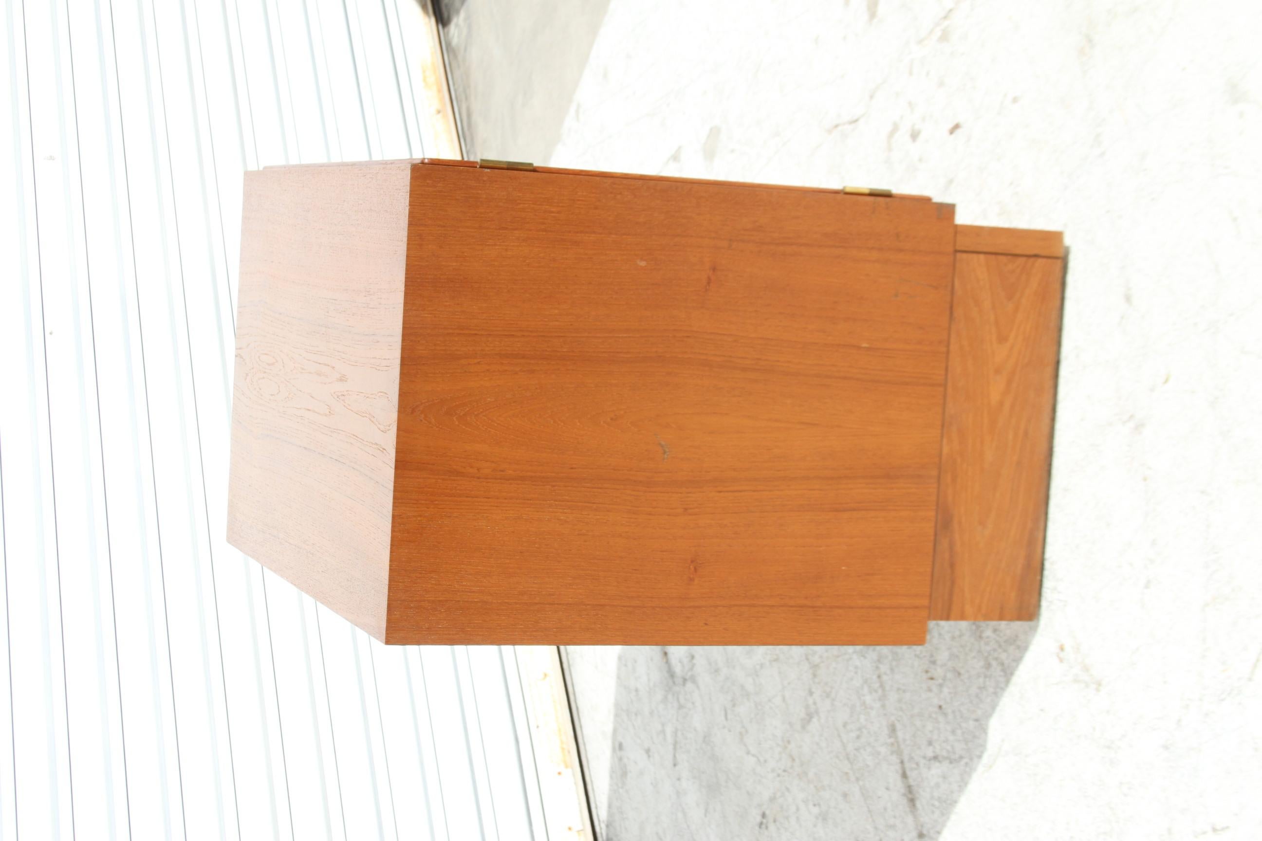 Danese Armadio in teak con cassetto portadocumenti in stile Poul Hundevard in vendita