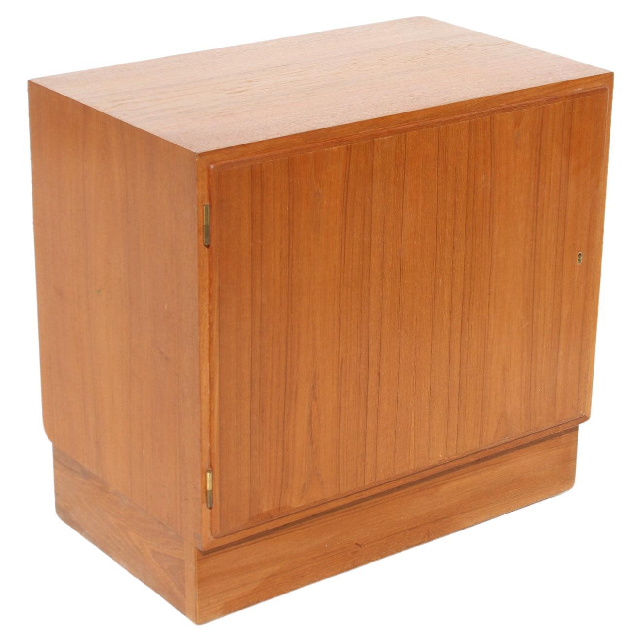 Armario de teca estilo Poul Hundevard con cajón para carpetas