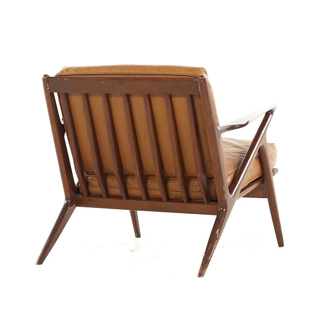 Poul Jensen for Selig Mid Century Danish Walnut Z Lounge Chair In Good Condition For Sale In Countryside, IL