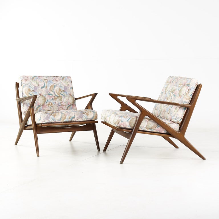 Mid-Century Modern Poul Jensen for Selig Mid-Century Walnut Z Lounge Chairs, Pair For Sale
