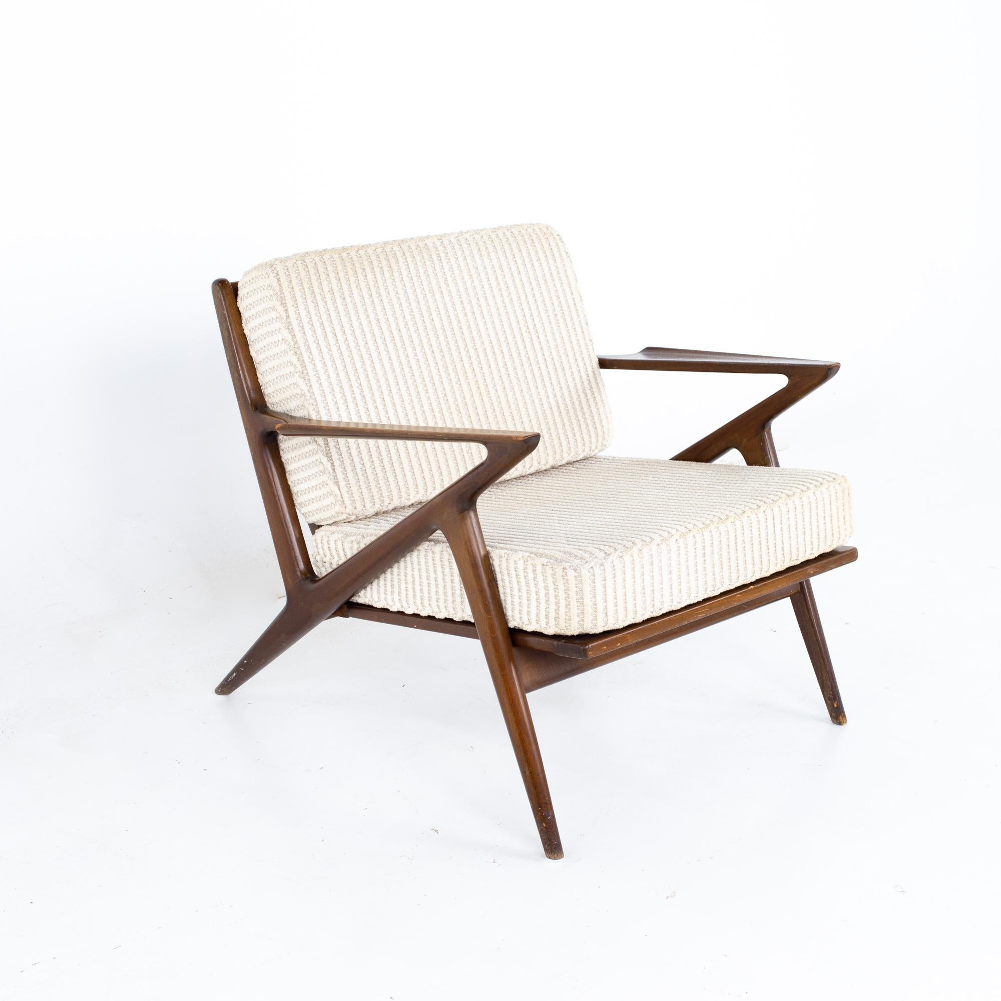 Poul Jensen for Selig Mid Century Z Lounge Chair - Pair In Good Condition In Countryside, IL