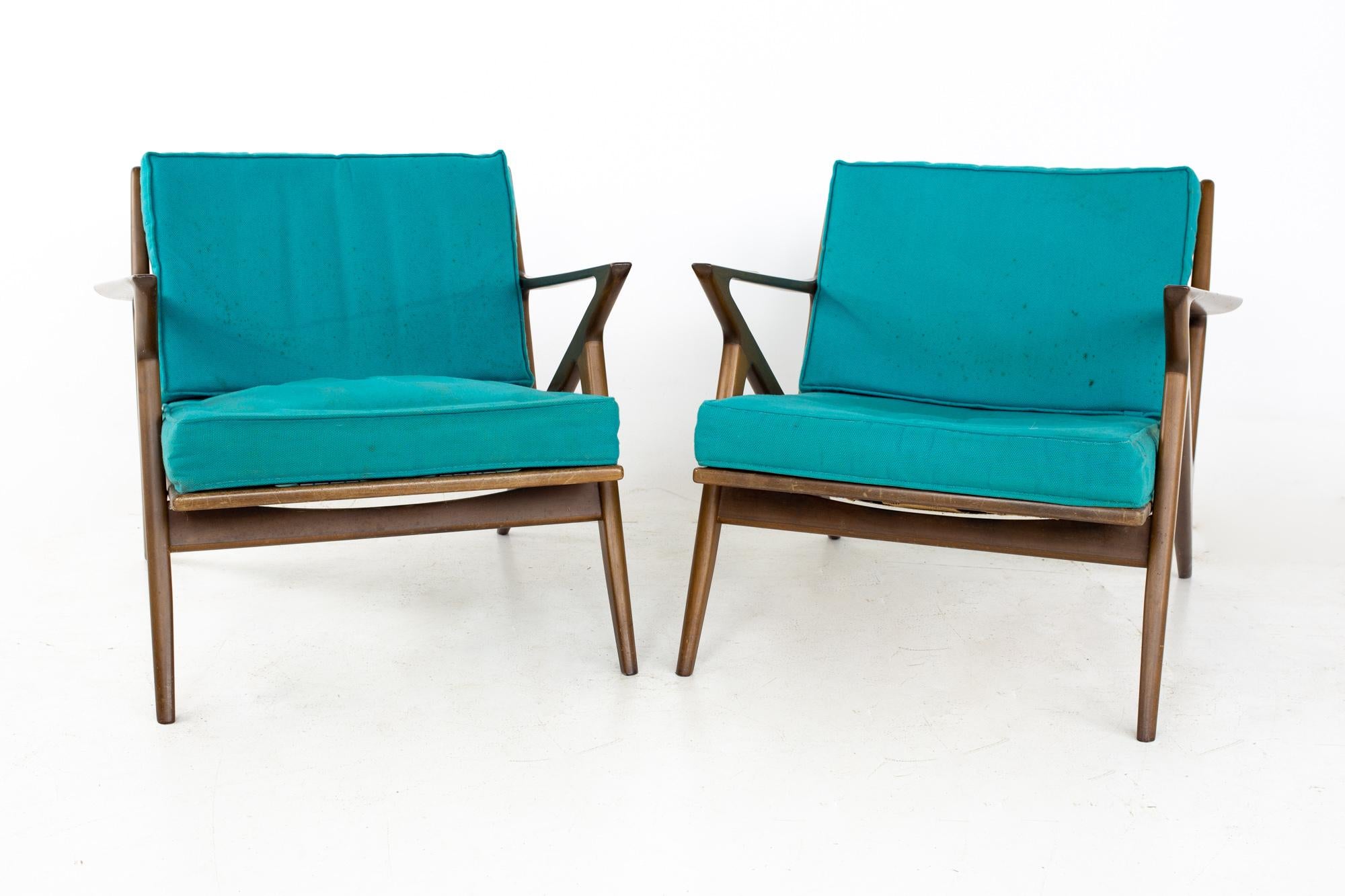 Mid-Century Modern Poul Jensen for Selig Mid Century Z Lounge Chairs, a Pair