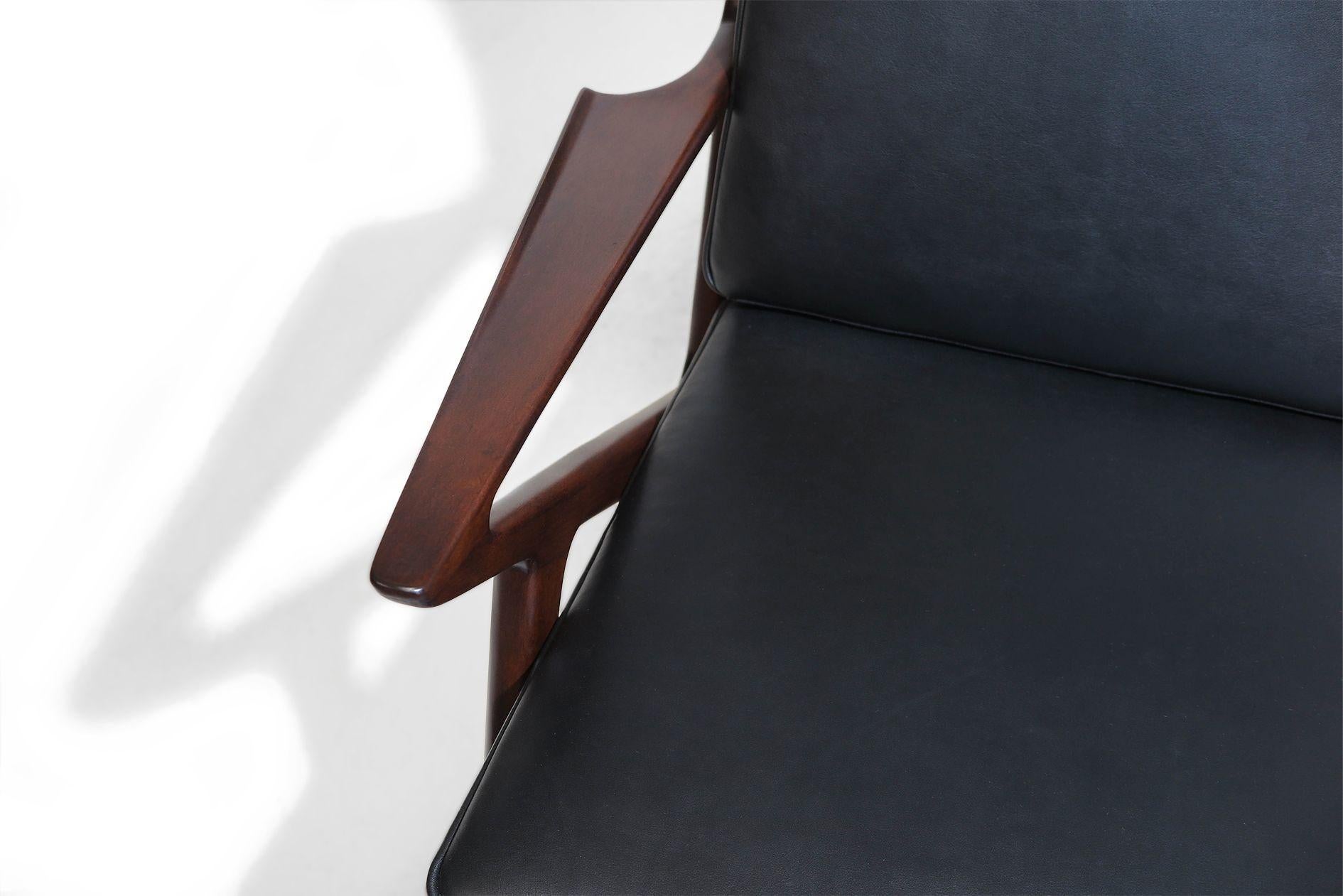 Poul Jensen for Selig Z Mid-century Danish Lounge Chair in Black Leather For Sale 2