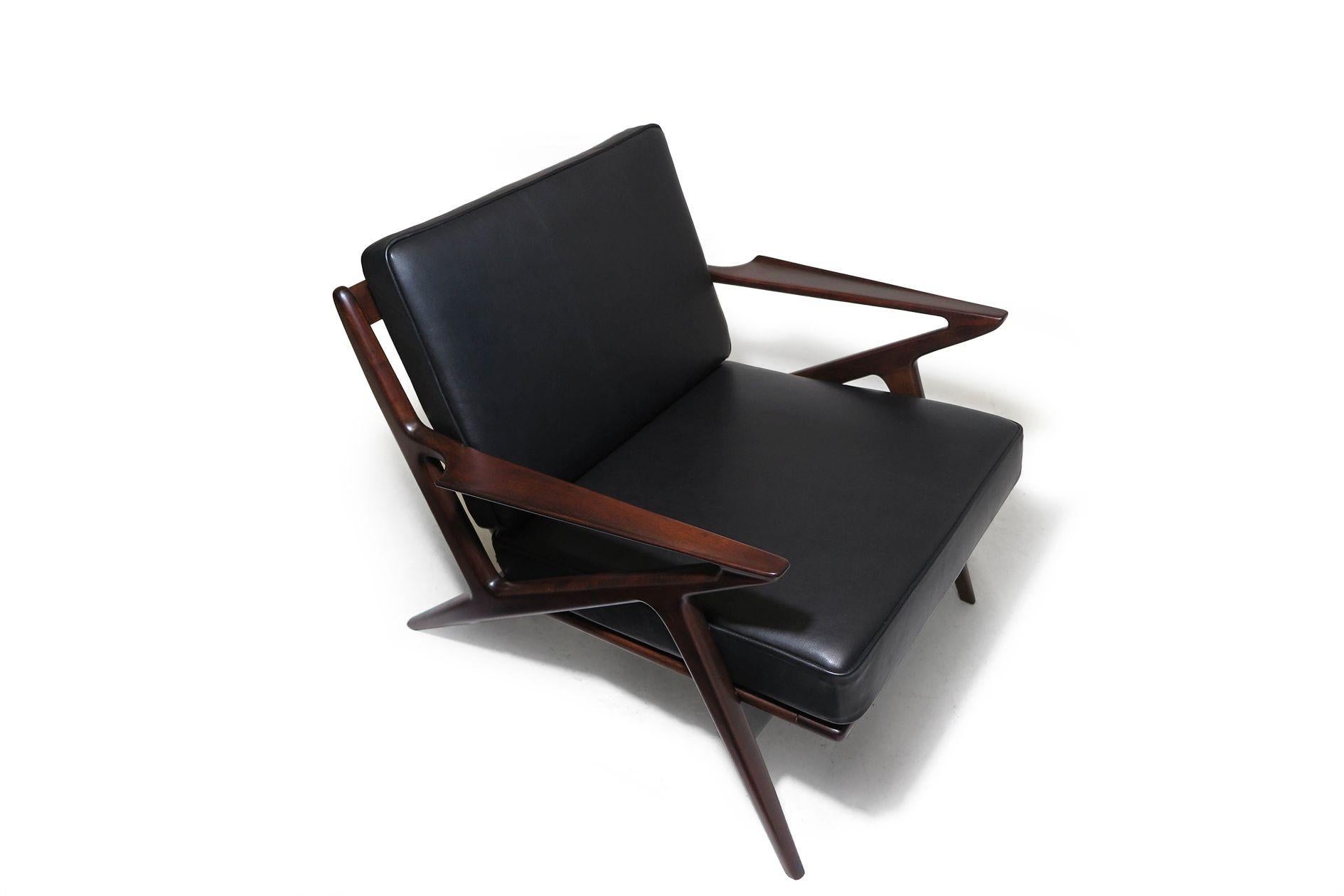 Poul Jensen for Selig Z Mid-century Danish Lounge Chair in Black Leather For Sale 3