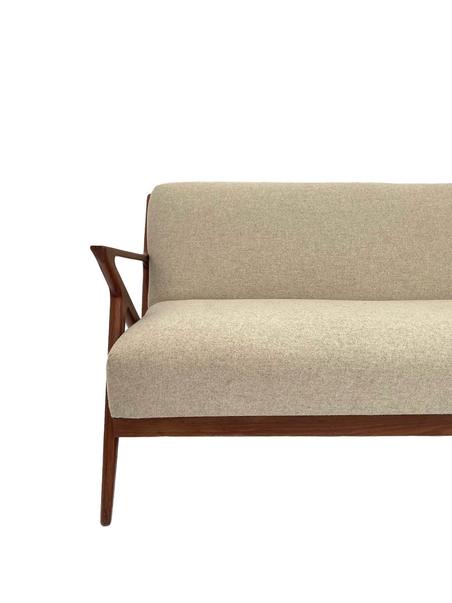 A beautiful rare Danish teak and cream wool 3 seater ‘Z’ Model sofa bed designed by Poul Jensen for Selig OPE in the 1950s, this would make a stylish addition to any living or work area.

The sofa has a sprung base and padded backrest for enhanced