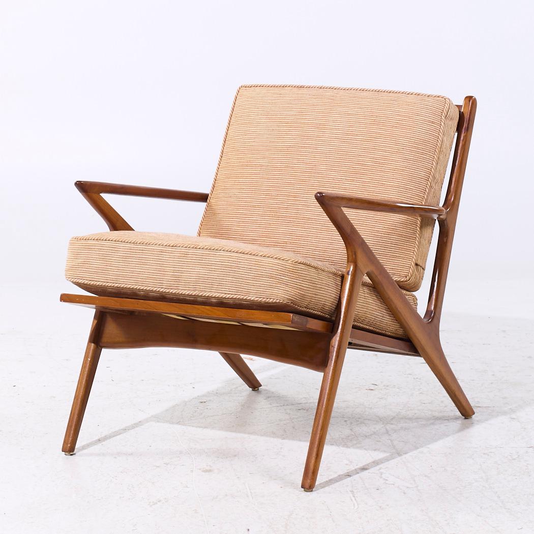 Mid-Century Modern Chaise longue Z en noyer de style Jensen, milieu de siècle en vente