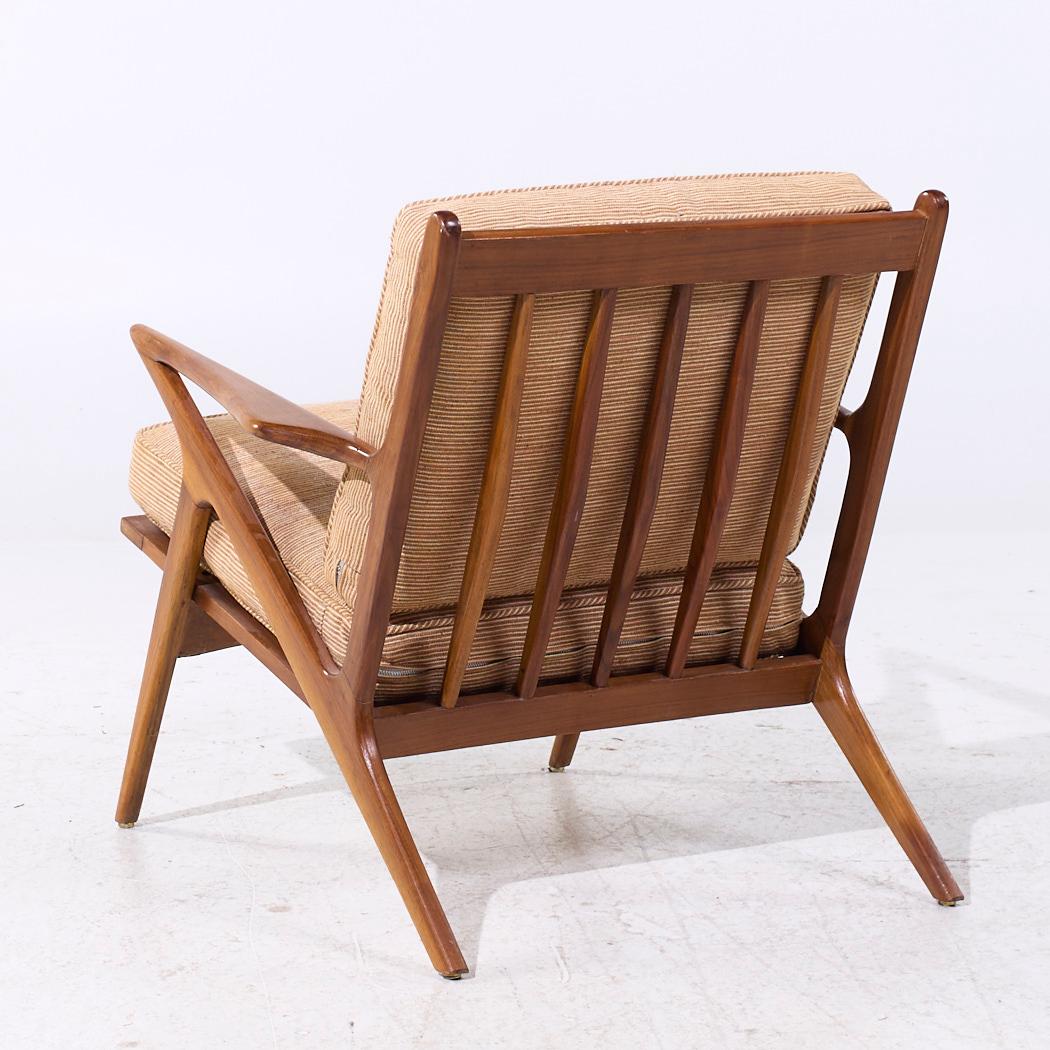Américain Chaise longue Z en noyer de style Jensen, milieu de siècle en vente