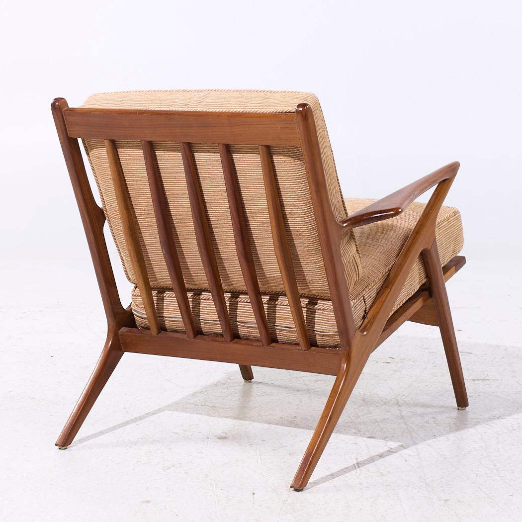 Fin du 20e siècle Chaise longue Z en noyer de style Jensen, milieu de siècle en vente