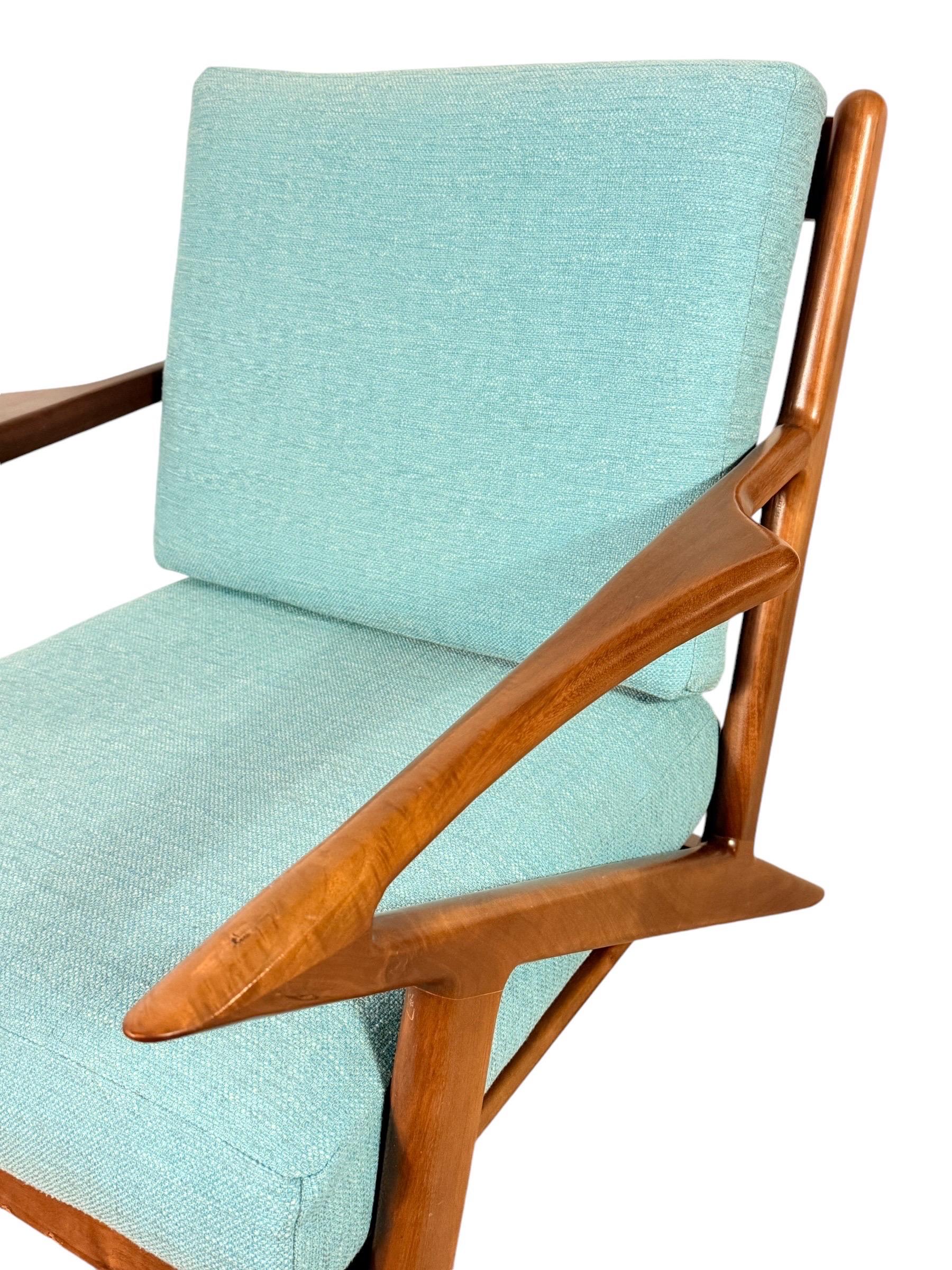 Contemporary Poul Jensen Style Z Lounge Chair