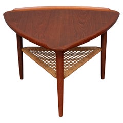 Poul Jensen Table de forme triangulaire pour Selig