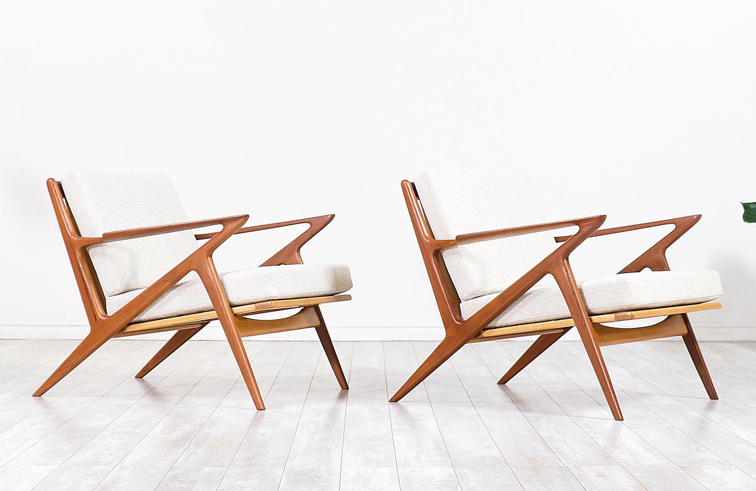 Poul Jensen Z Teak Lounge Chairs for Selig In Excellent Condition In Los Angeles, CA