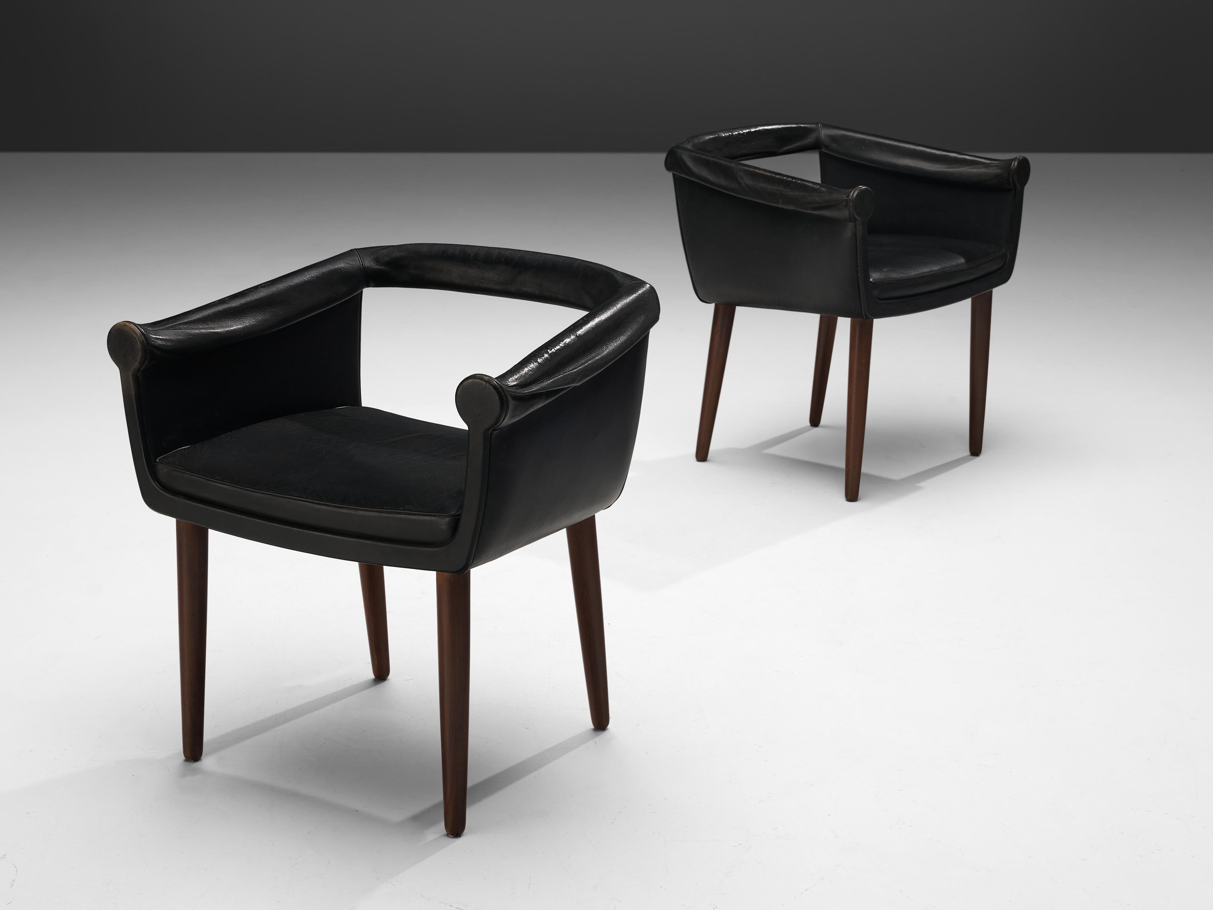 Poul Jessen for Viby, pair of armchairs, black leather, wood, Denmark, 1960s

Wonderful pair of armchairs in patinated black leather. Characteristic about this design by Poul Jessen are the circular armrests that connect with the backrest that
