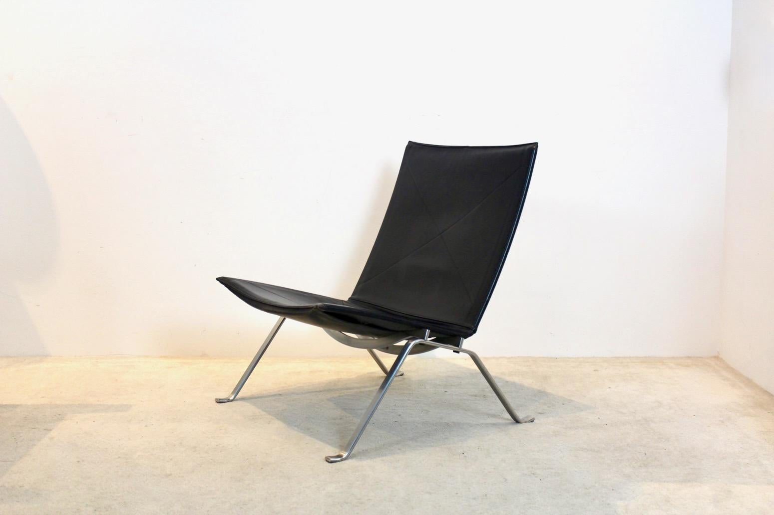 Poul Kjærholm Black Leather PK22 Chair for Fritz Hansen 4