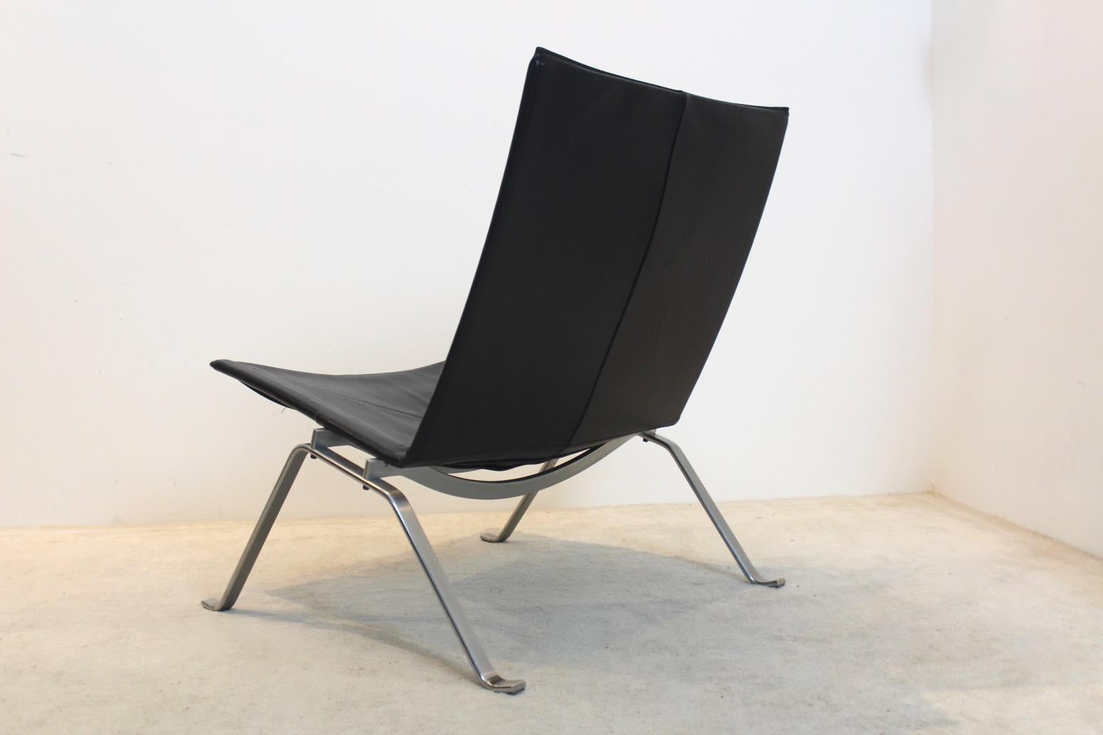 Poul Kjærholm Black Leather PK22 Chair for Fritz Hansen 1