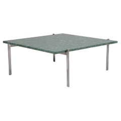 Poul Kjærholm Couchtisch aus Stahl und grünem Marmor. Fritz Hansen