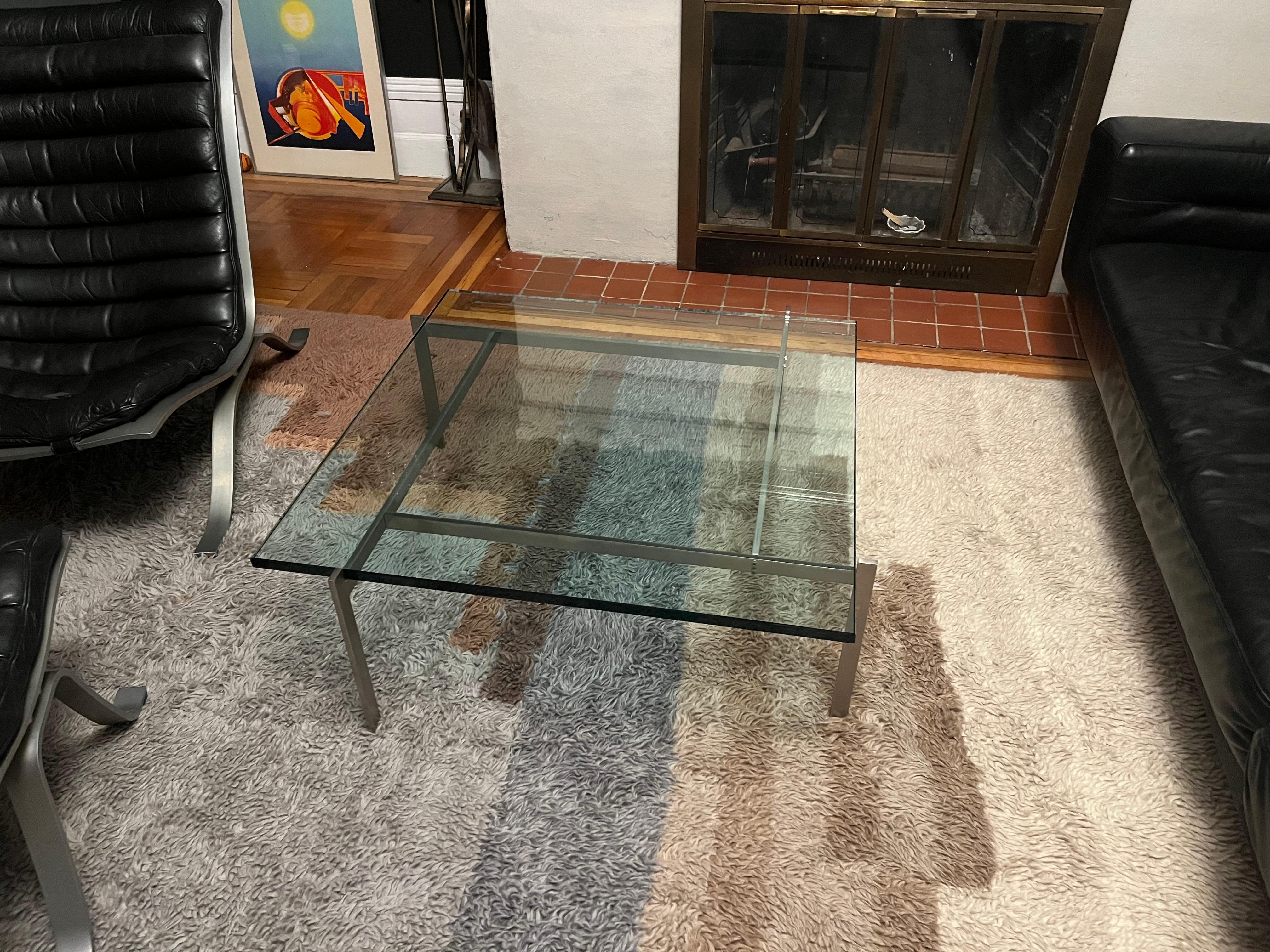 Poul Kjærholm E. Kold PK61 Tisch Stahlrahmen mit Glasplatte, Dänemark 1975 (Dänisch) im Angebot