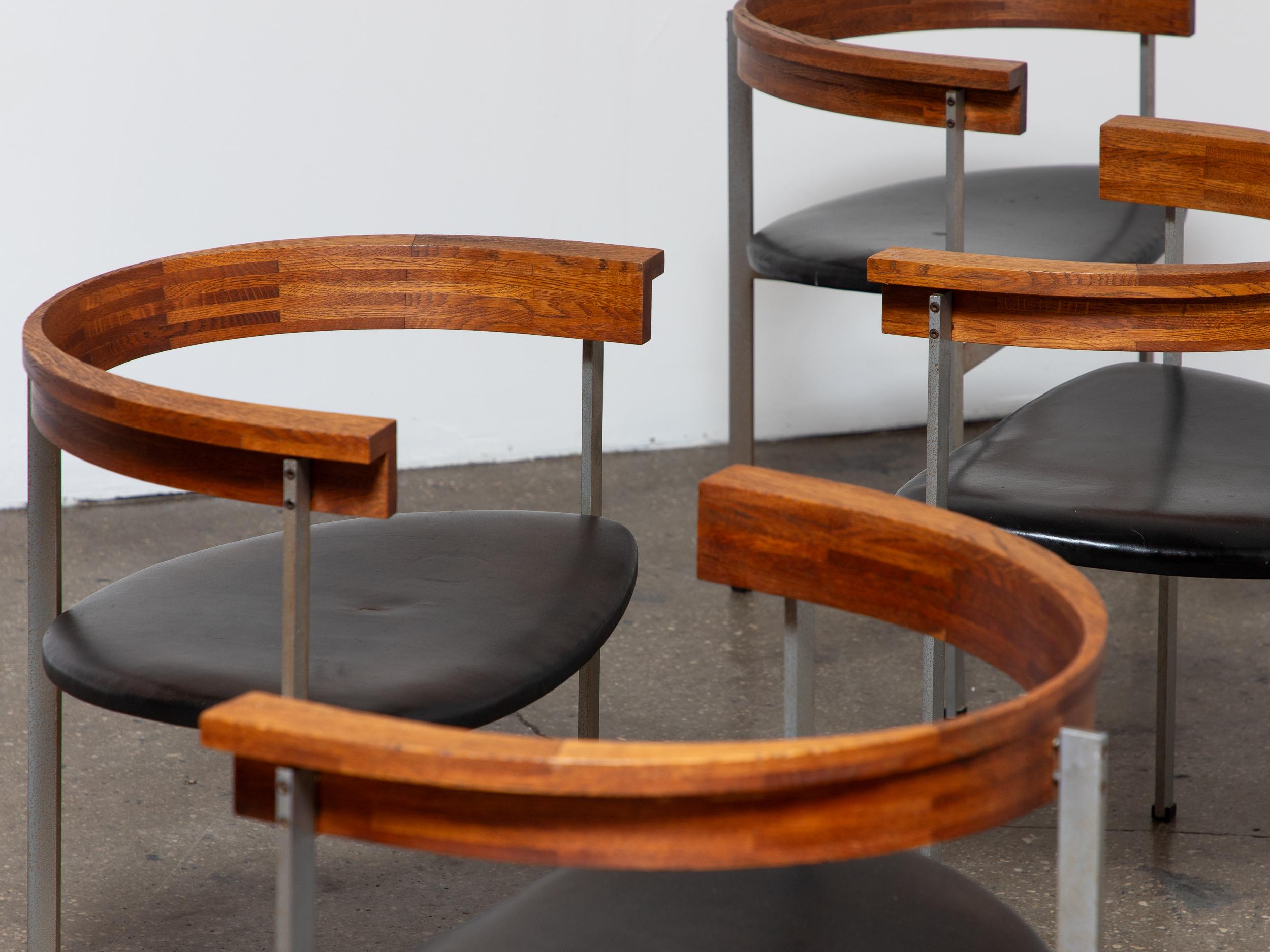 Poul Kjærholm for E. Kold Christensen PK 11 Armchairs in Original Black Leather In Good Condition For Sale In Brooklyn, NY