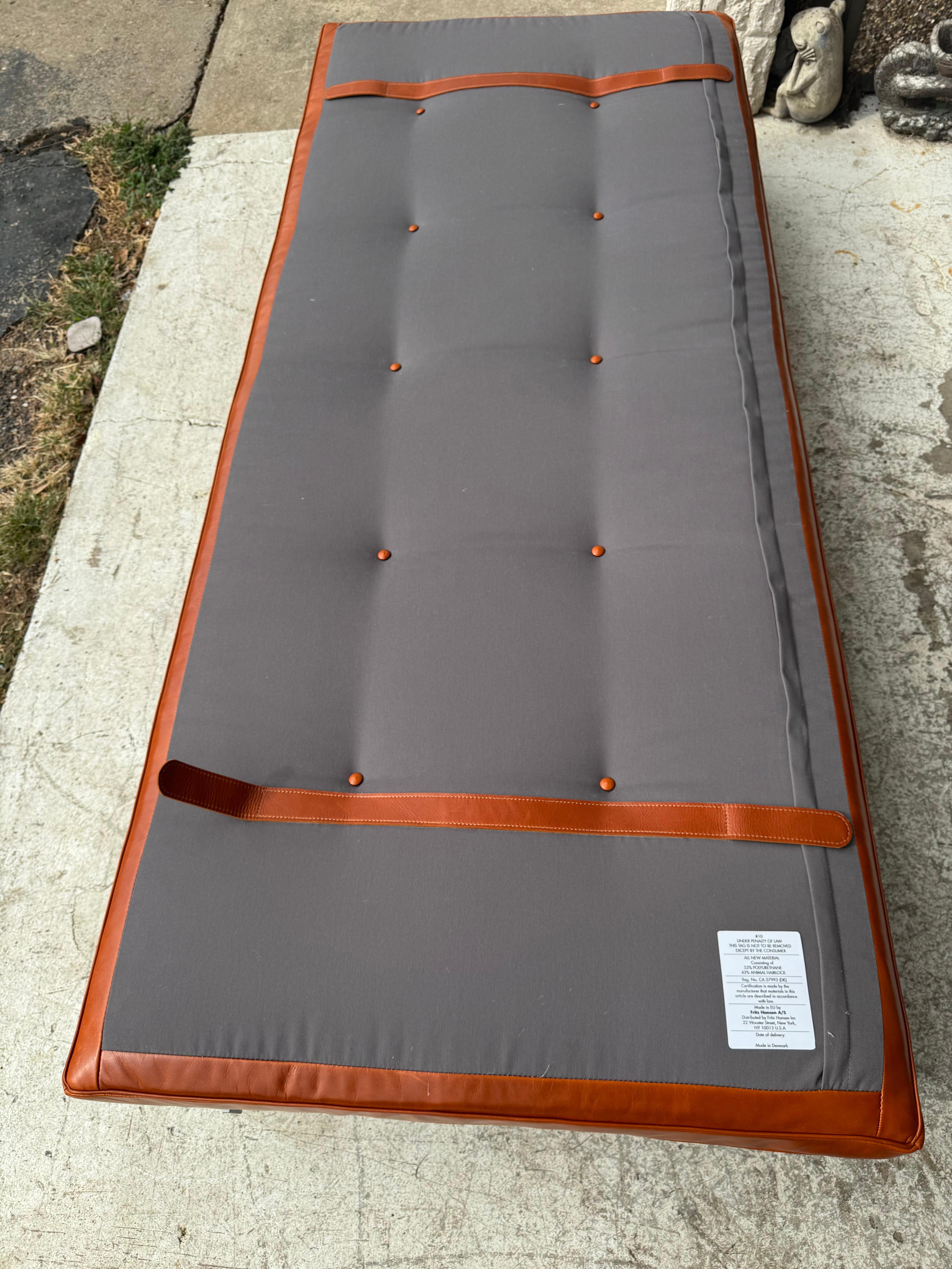 Poul Kjaerholm pour Fritz Hansen PK 80 Lit de jour en cuir touffeté et acier à barreaux plats en vente 1