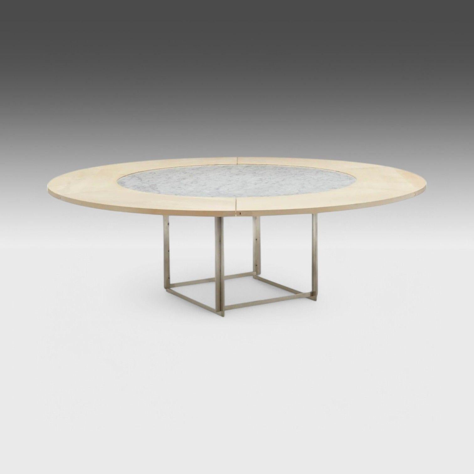 Poul Kjaerholm,  Fritz Hansen, Modernité danoise, Table à manger ronde, Danemark, 2011

Exemple en parfait état d'une table de salle à manger 'PK-54' avec six feuilles de 13 8/7 pouces ; la table atteint un diamètre de 82 3/4 pouces lorsqu'elle est