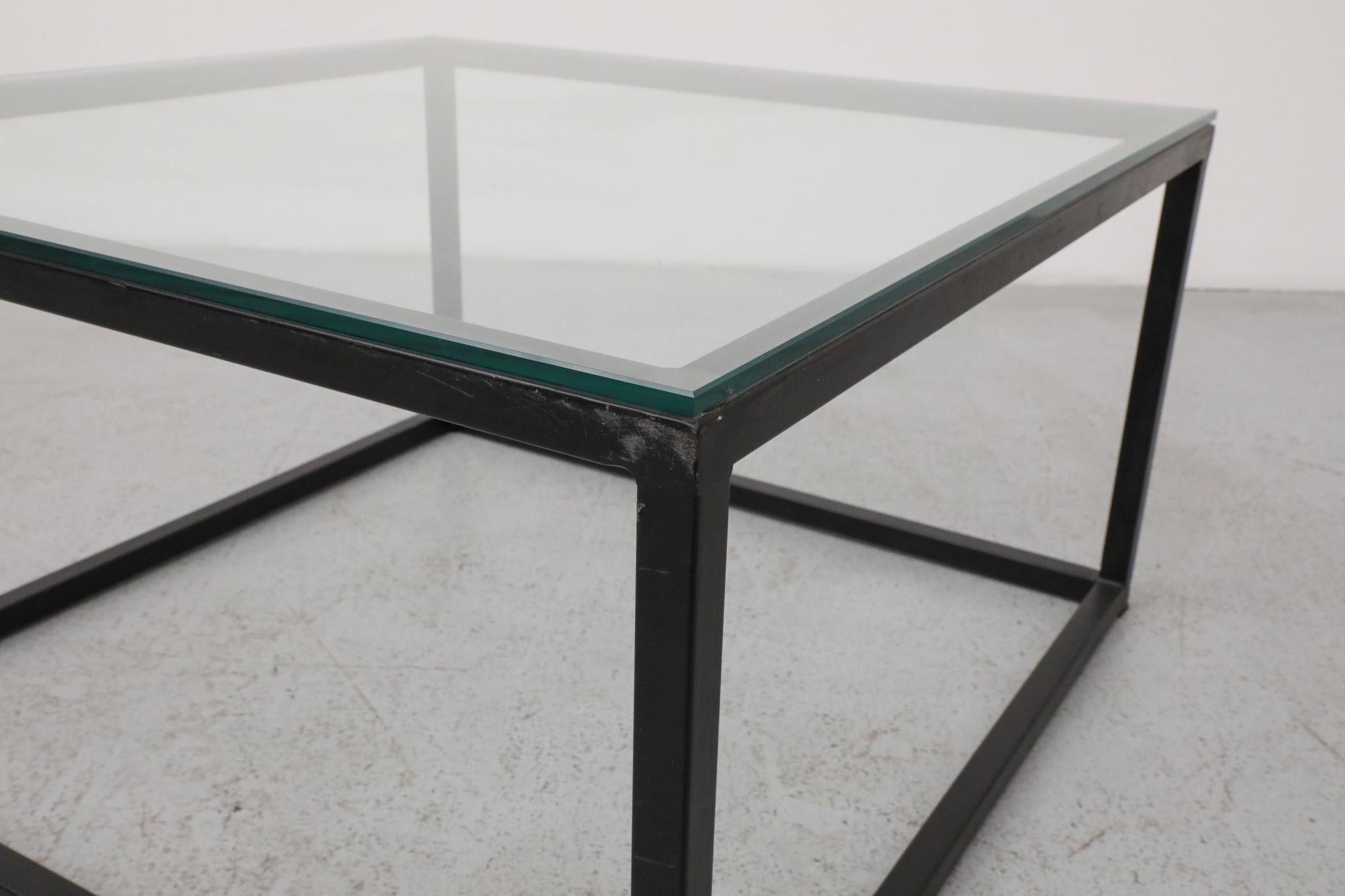 Table basse cubique en acier noir et verre inspirée de Poul Kjærholm, milieu du siècle dernier en vente 2