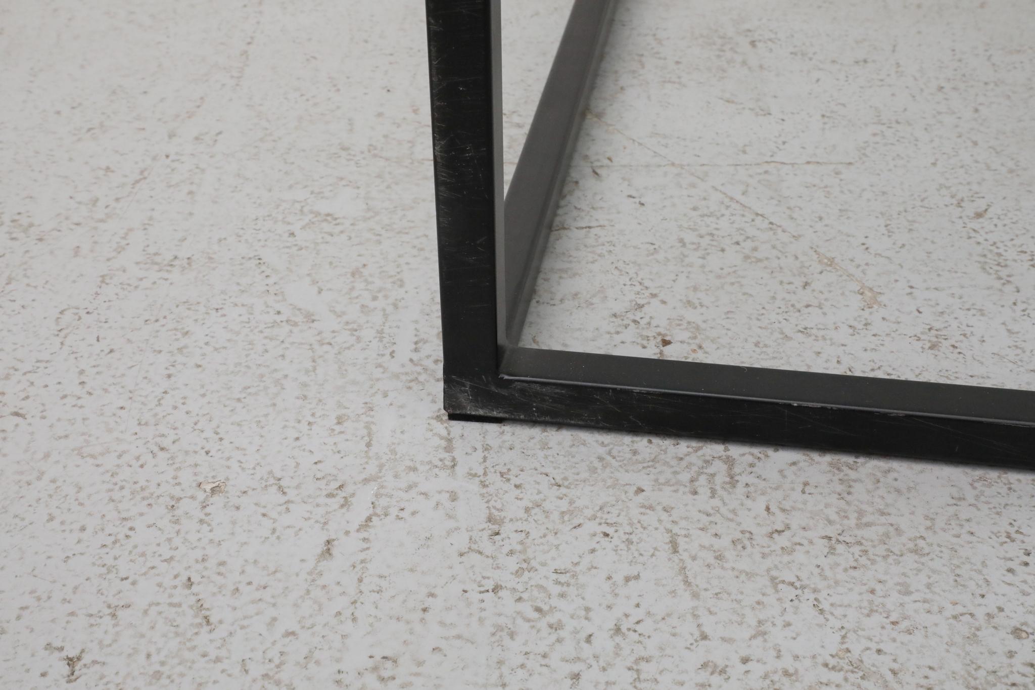 Table basse cubique en acier noir et verre inspirée de Poul Kjærholm, milieu du siècle dernier en vente 4