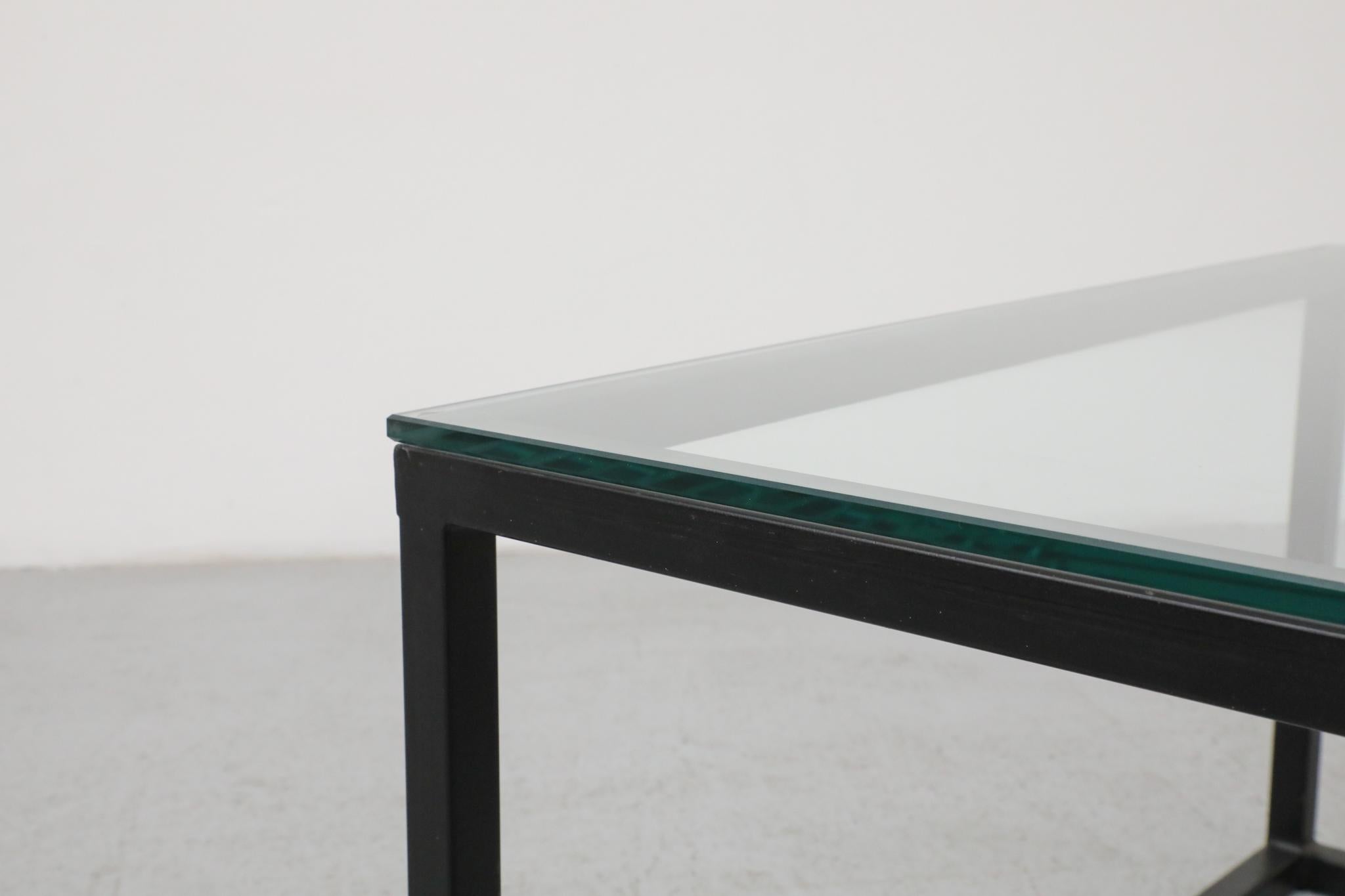 Table basse cubique en acier noir et verre inspirée de Poul Kjærholm, milieu du siècle dernier en vente 5