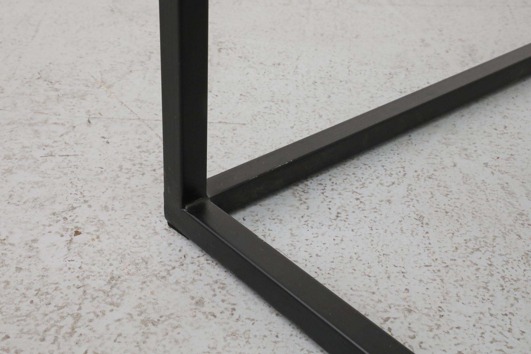 Table basse cubique en acier noir et verre inspirée de Poul Kjærholm, milieu du siècle dernier en vente 6