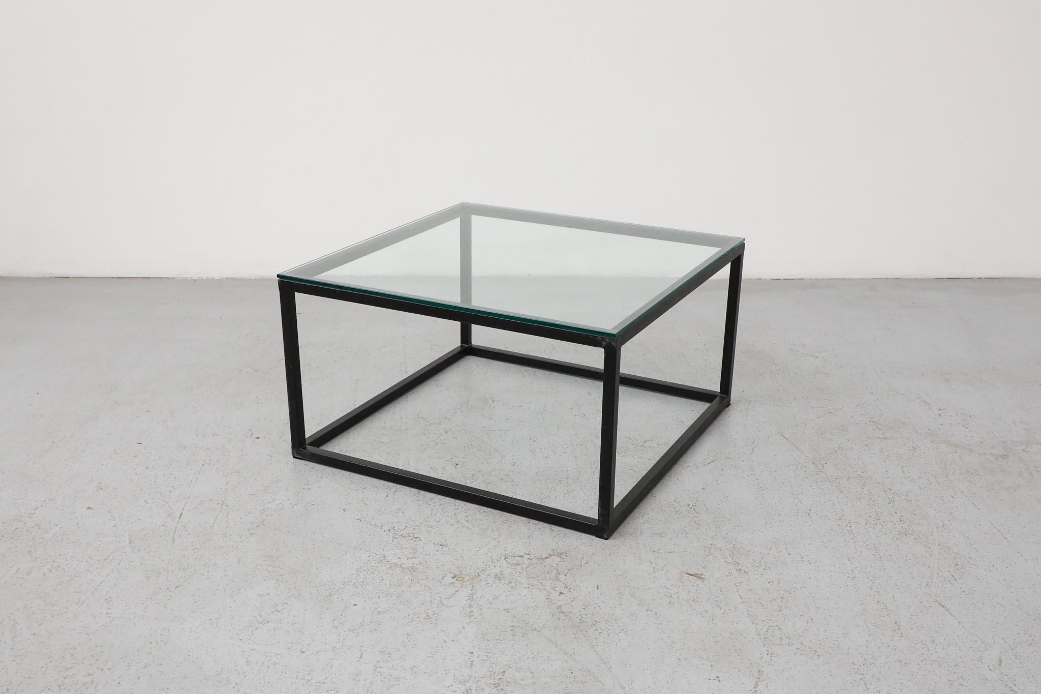 Table basse cubique en acier noir et verre inspirée de Poul Kjærholm, milieu du siècle dernier en vente 10
