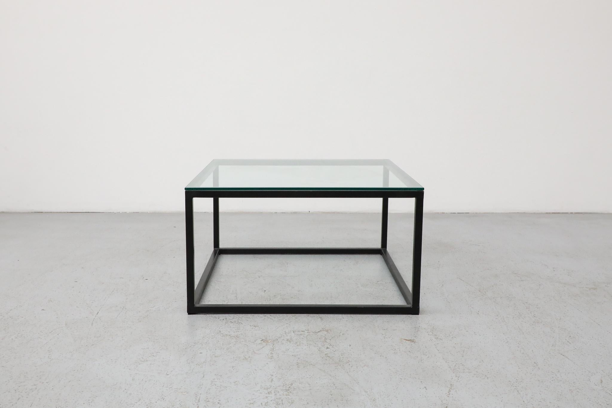 Mid-Century Modern Table basse cubique en acier noir et verre inspirée de Poul Kjærholm, milieu du siècle dernier en vente
