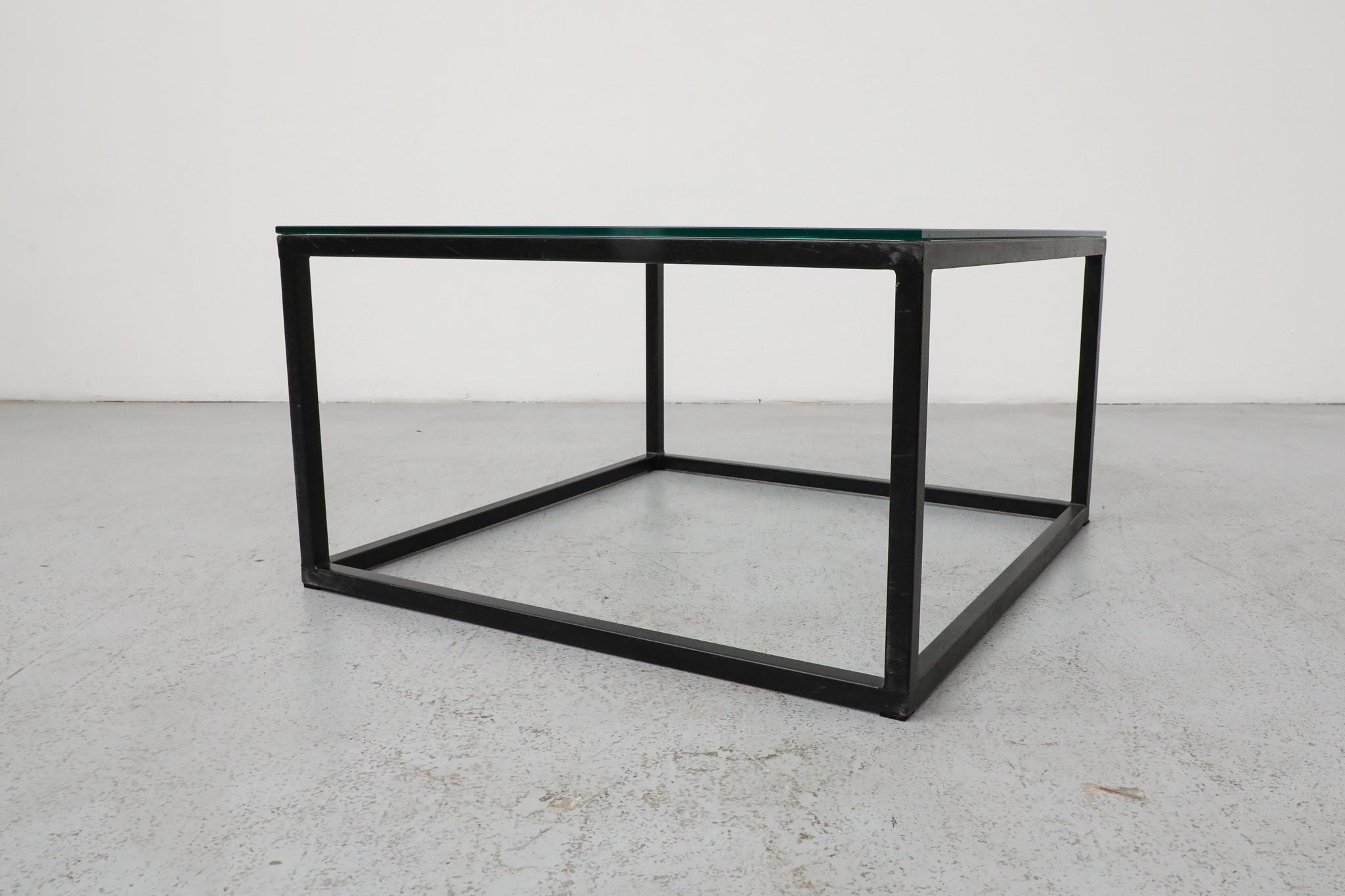 Table basse cubique en acier noir et verre inspirée de Poul Kjærholm, milieu du siècle dernier en vente 1