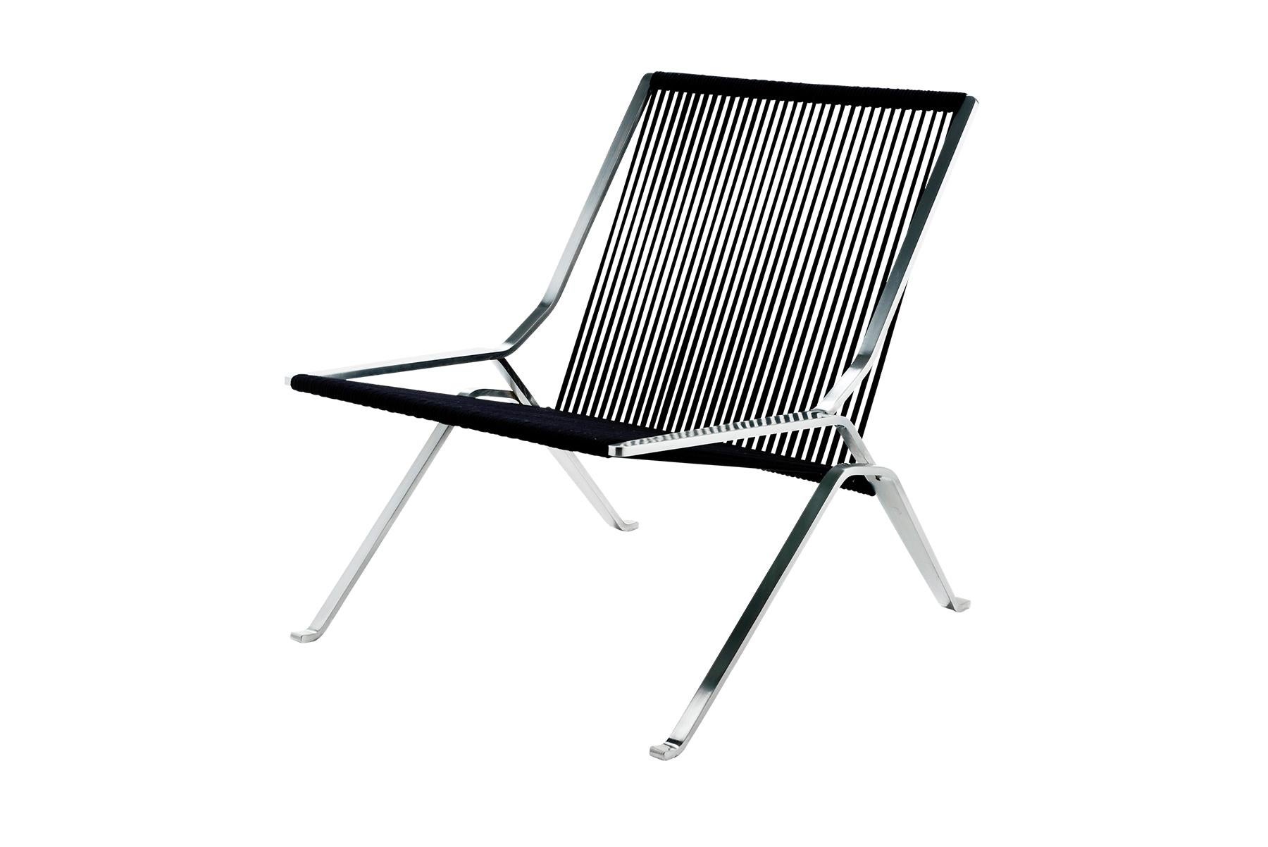 La chaise longue PK24, avec ses courbes faciles et sa forme organique, est peut-être la chaise la plus reconnaissable de l'œuvre de Poul Kjærholm. L'inspiration de cette chaise vient de la période rococo et de la chaise longue française, qui