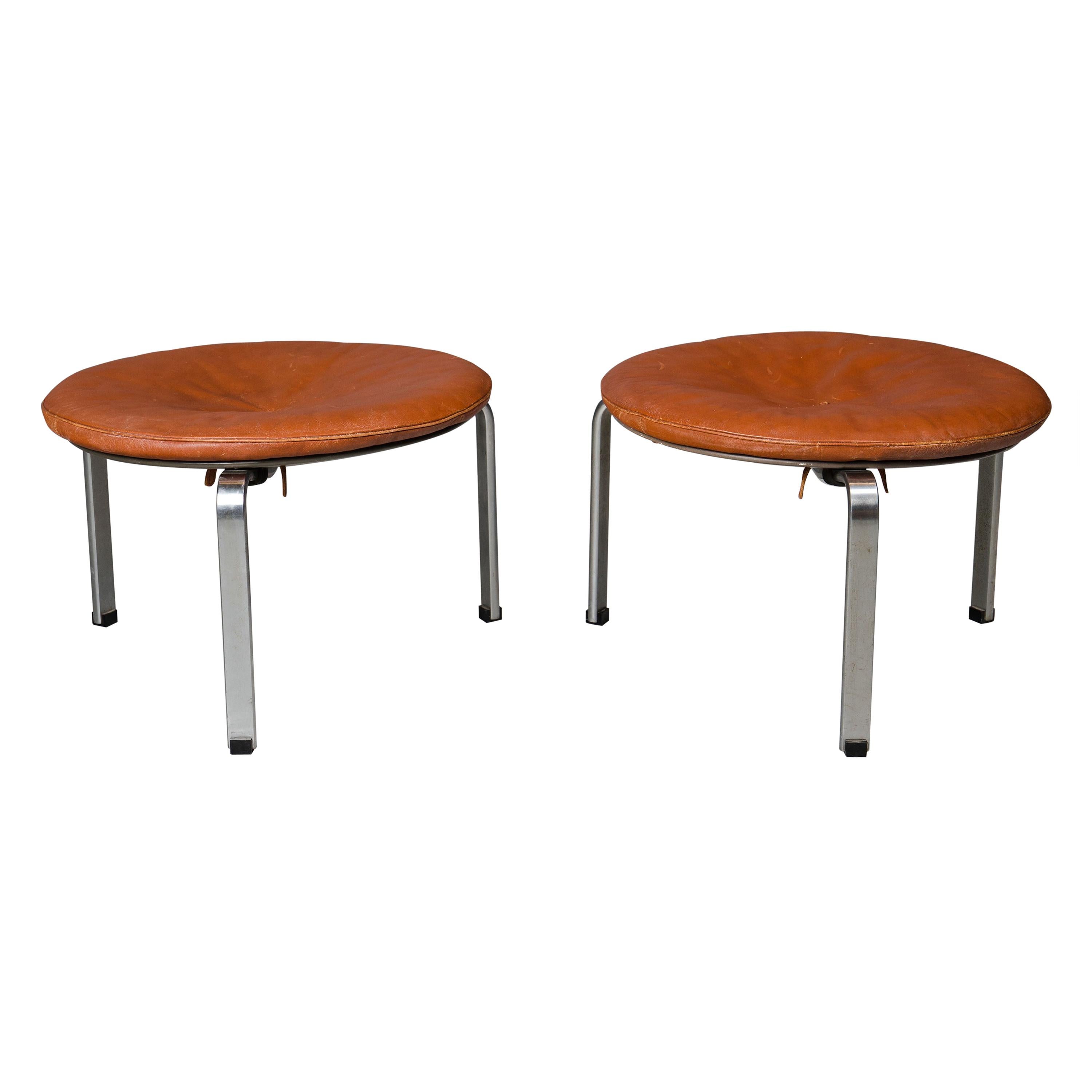 Poul Kjaerholm, Pair of PK 33 Stools in Original Leather