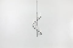 Candelabro a spirale in acciaio nero ispirato a "PK 101" di Poul Kjaerholm