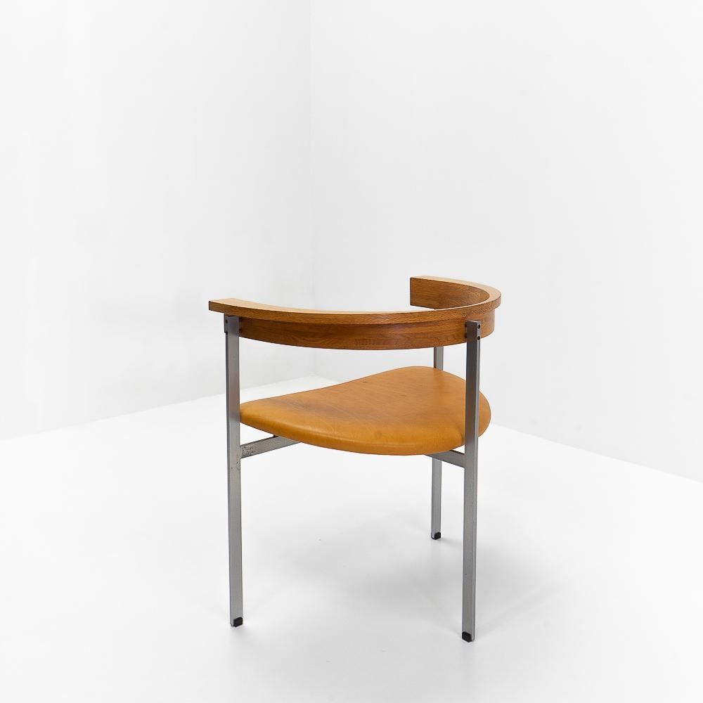 Poul Kjærholm started his working life as a cabinetmaker’s apprentice, unlike many of his fellow designers of that time who were generally trained as architects. After completion of his studies, he became a lecturer at the Royal Danish Academy of