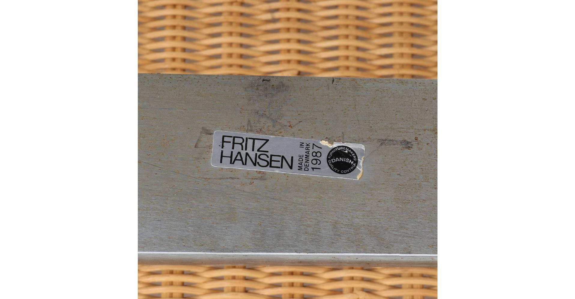 “PK 20”. Easy chair with steel frame, seat and back with woven cane. Designed 1968. Manufactured and marked by Fritz Hansen, 1987.

Condition
Wear due to age and use. Some marks and scratches. Cane with minor defects.