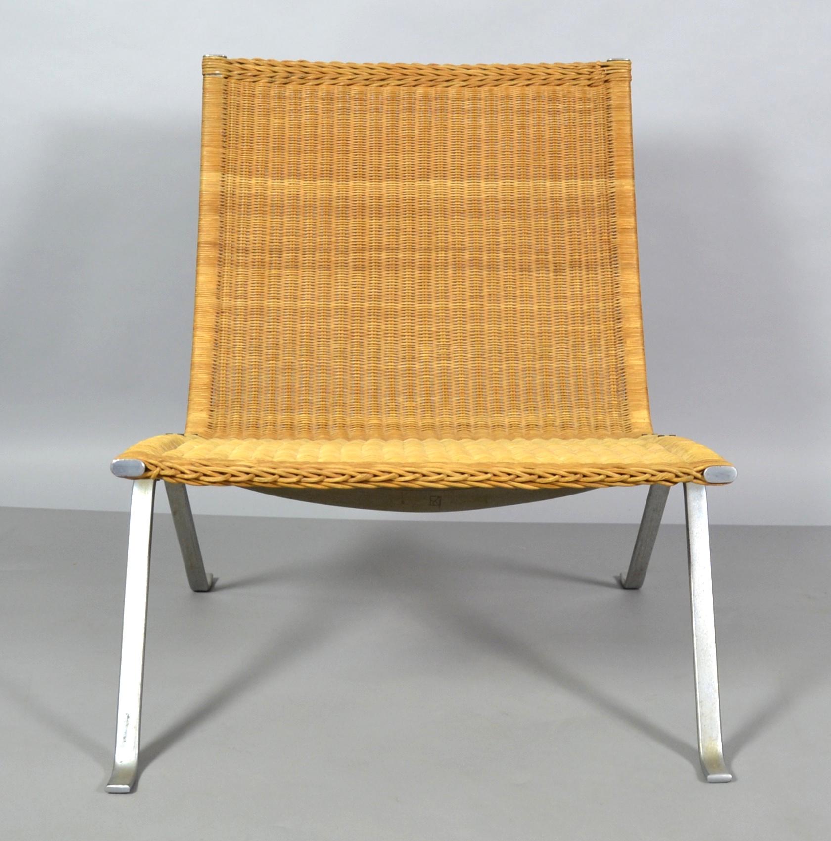 Design: Poul Kjærholm in the 1950s
Manufacturer: Kold Christensen
Model: PK22
Steel frame with wicker.
Old original chair from the first manufacturer Kold Christensen, who was friends with Poul Kjærholm.
Today the chair is produced by Fritz