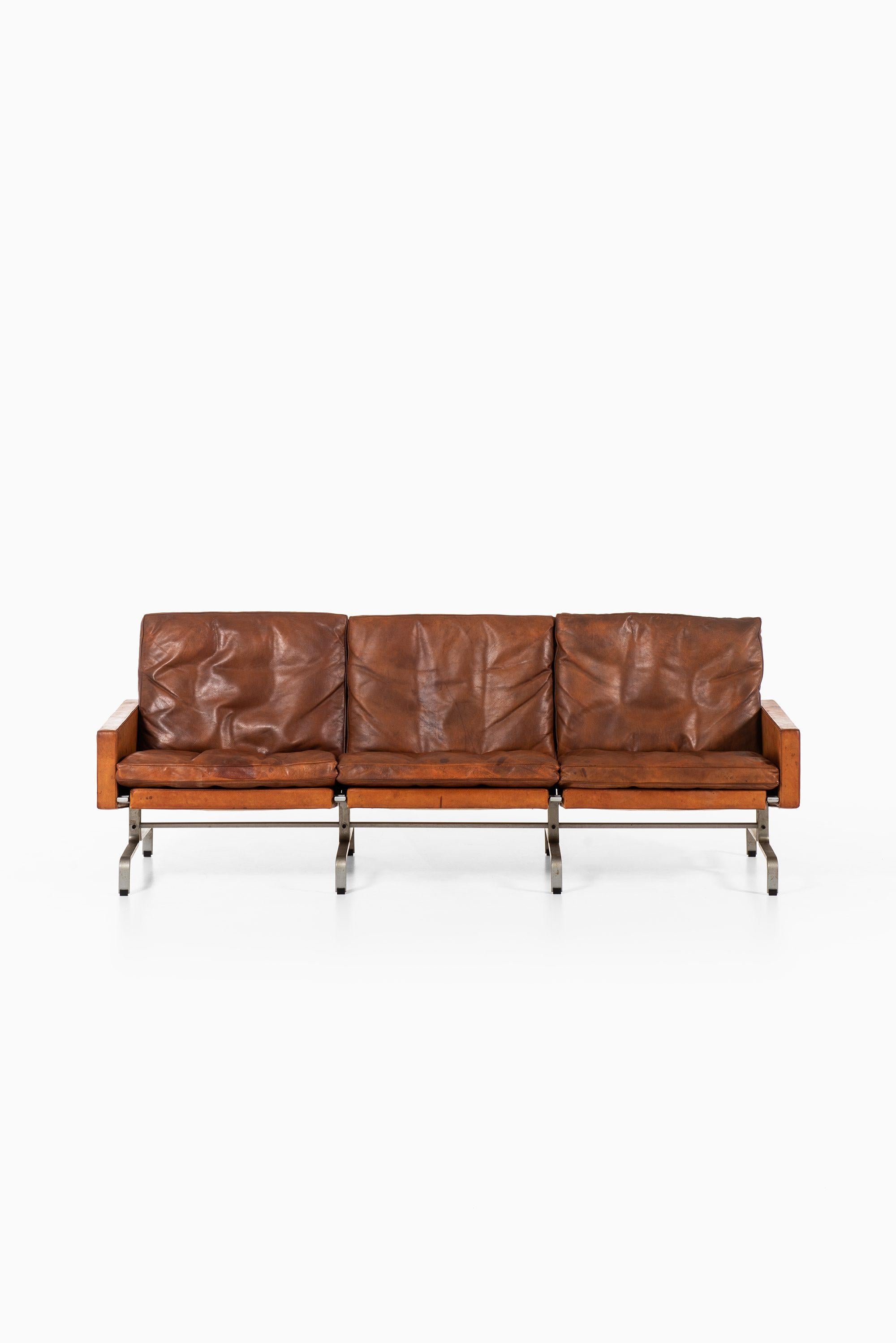 Rare sofa model PK-31/3 designed by Poul Kjærholm. Produced by E. Kold Christensen in Denmark.