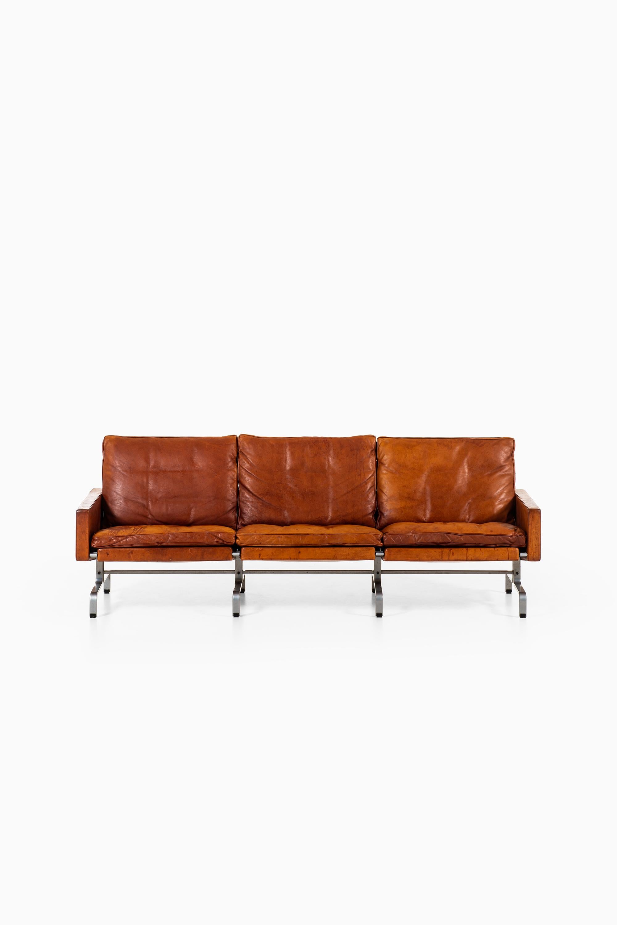 Rare sofa model PK-31/3 designed by Poul Kjærholm. Produced by E. Kold Christensen in Denmark.